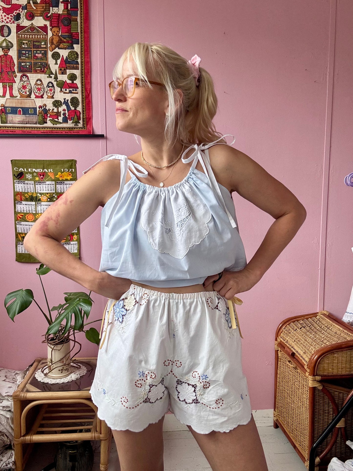 Madeira embroidery shorts with yellow side bows