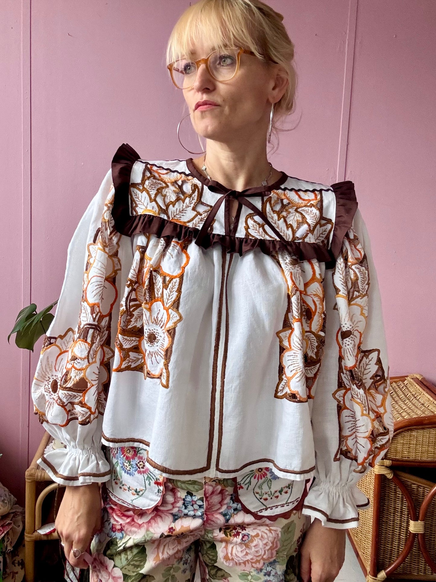 Floral blouse with brown frill