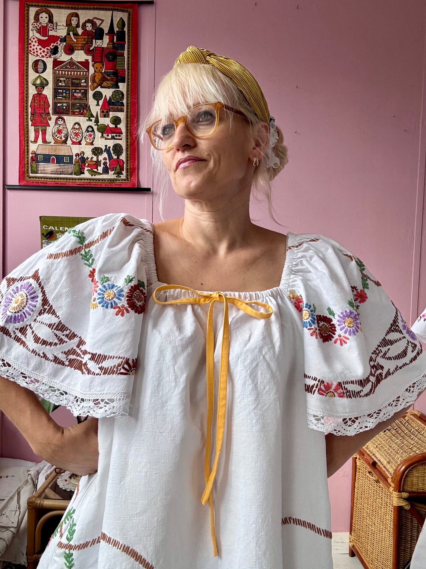 White mini dress with embroidery and yellow bow