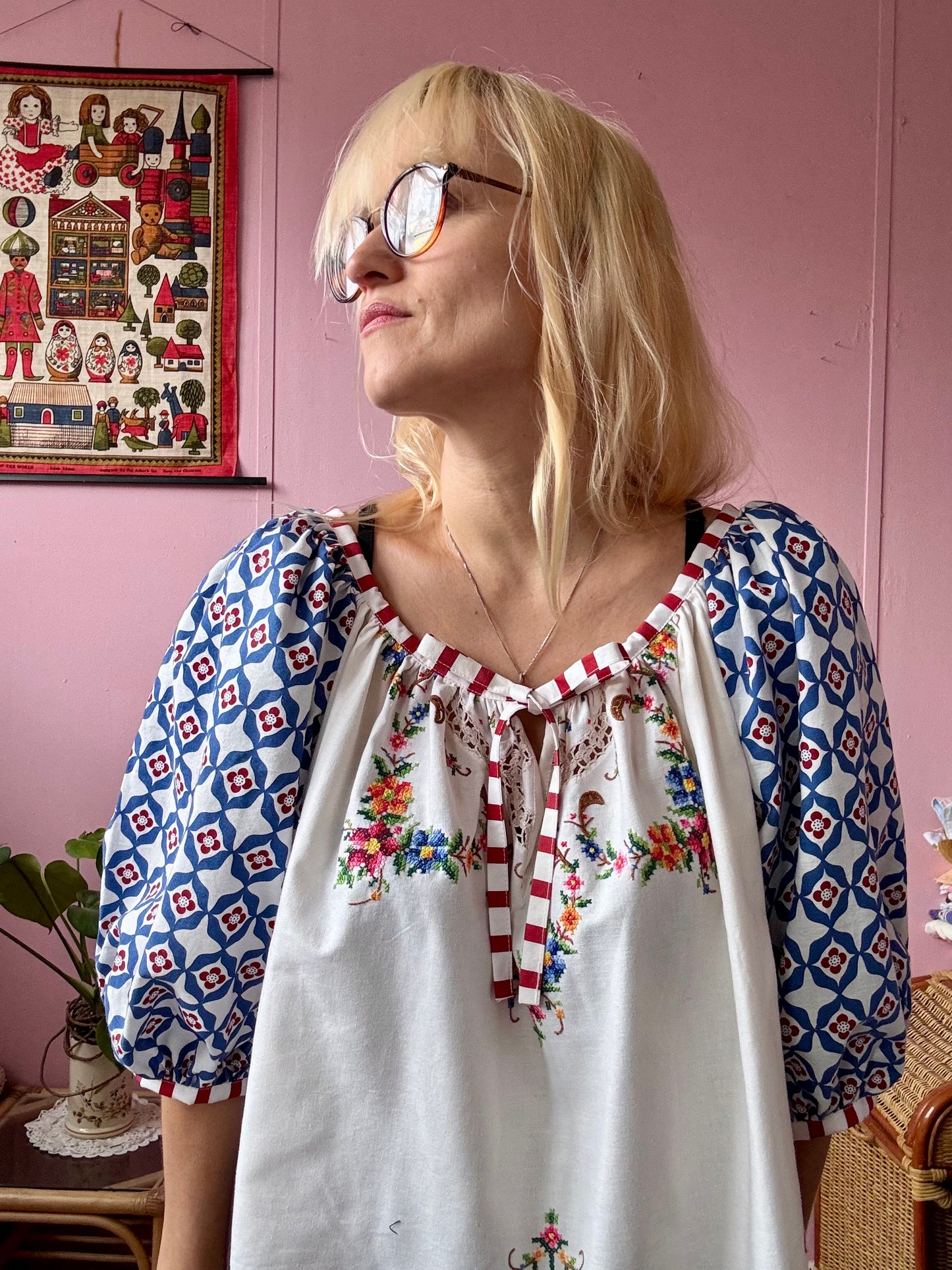 Embroidery and lace blouse with red stripes binding