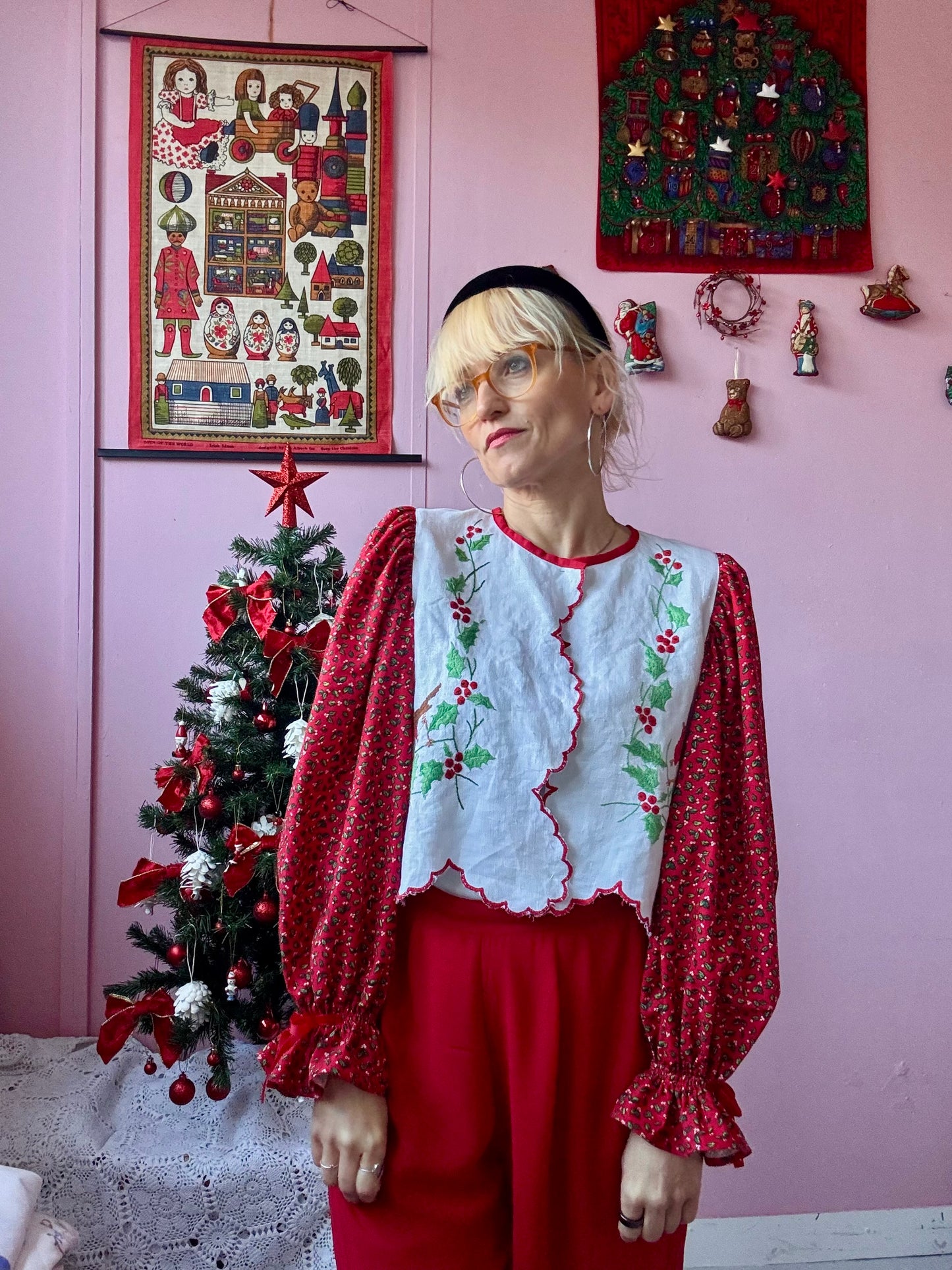 Birds and red sleeves blouse