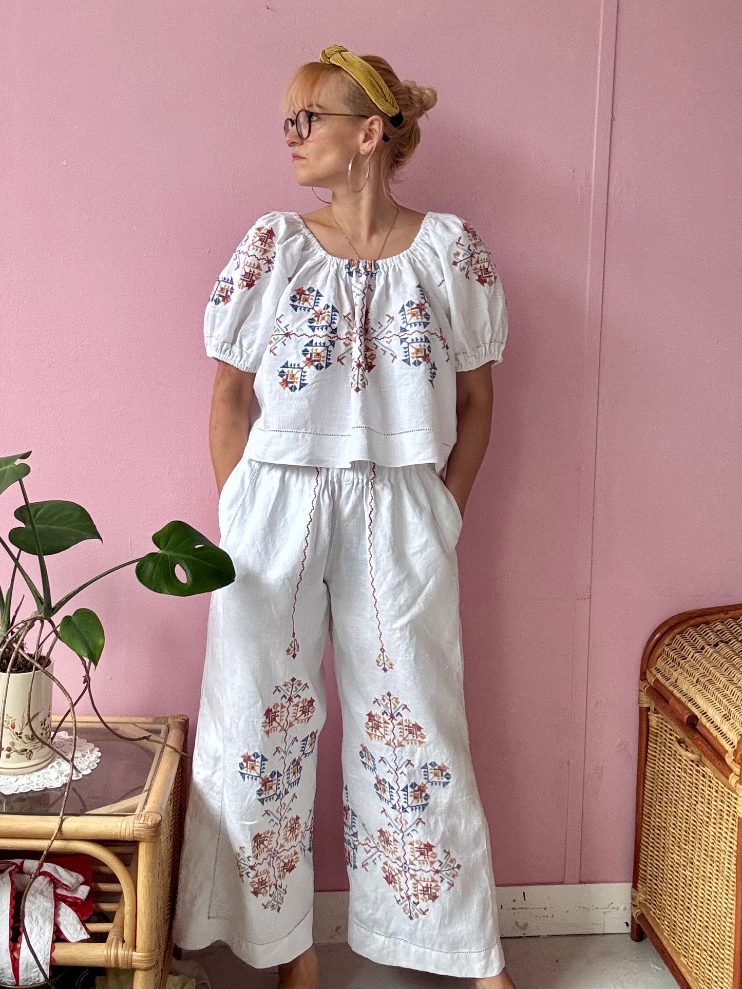 Light linen trousers set