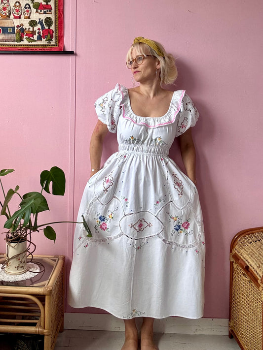 Embroidery maxi/midi dress
