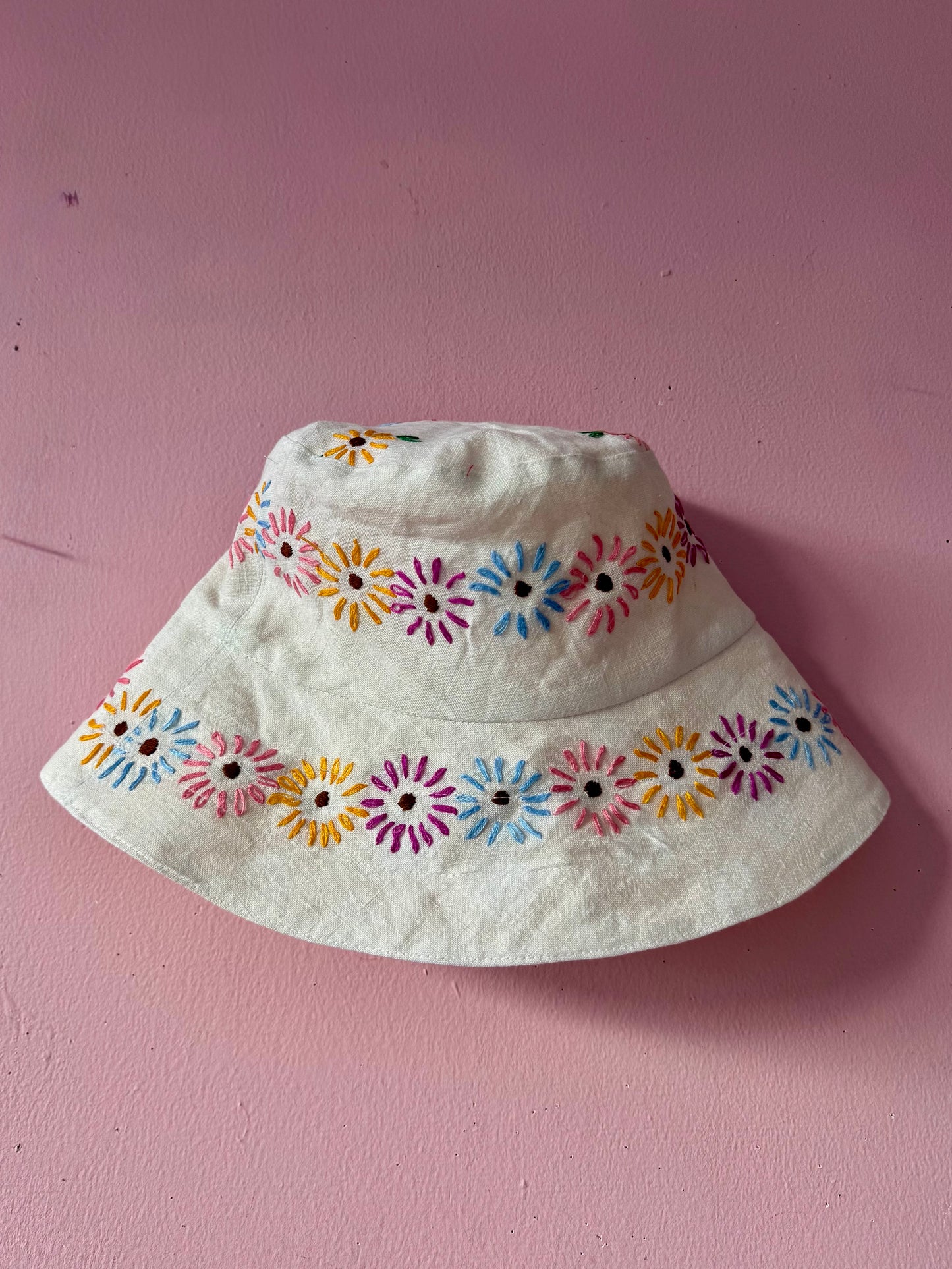Floral embroidery bucket hat