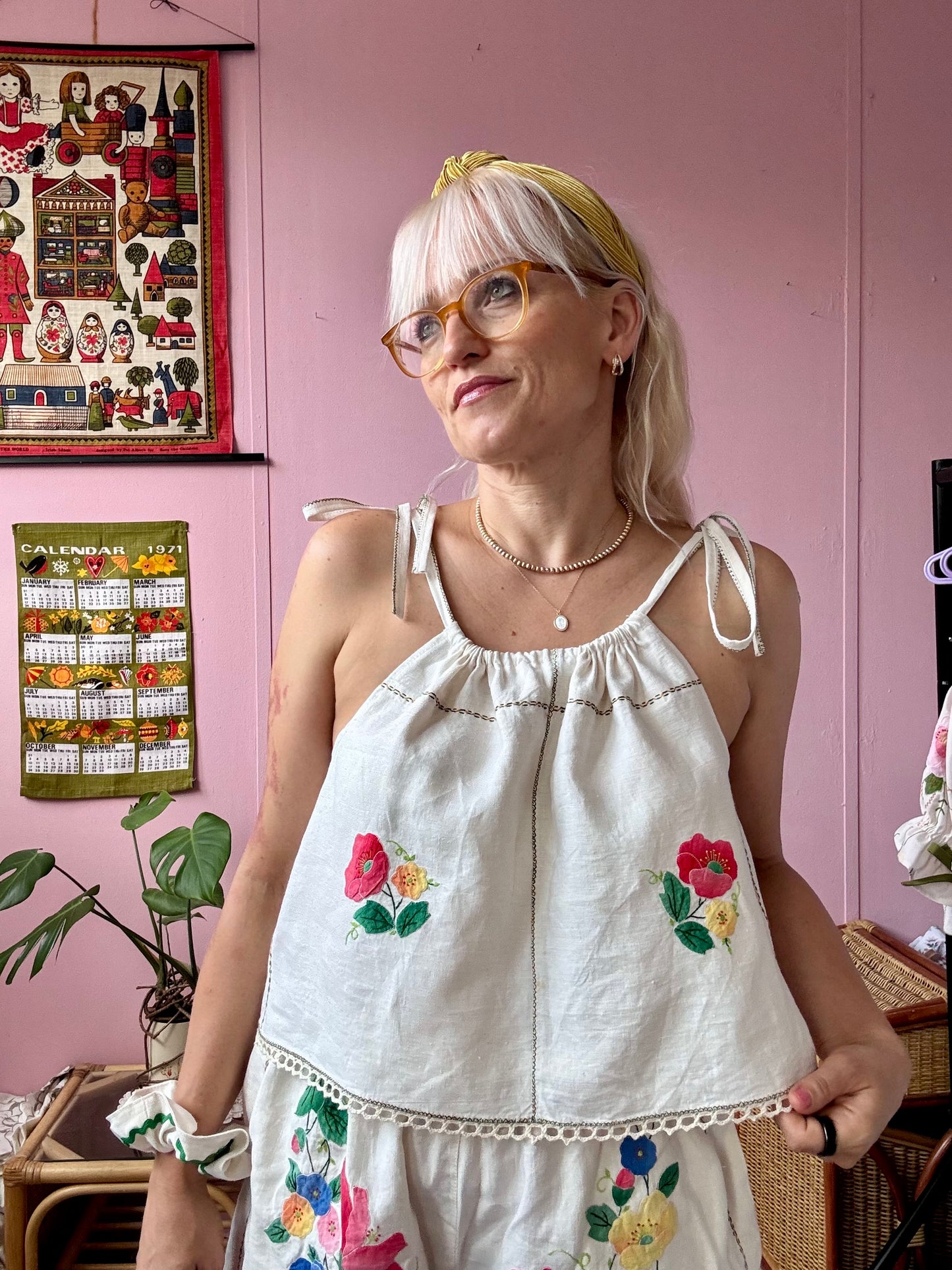 Linen floral appliqués shorts set