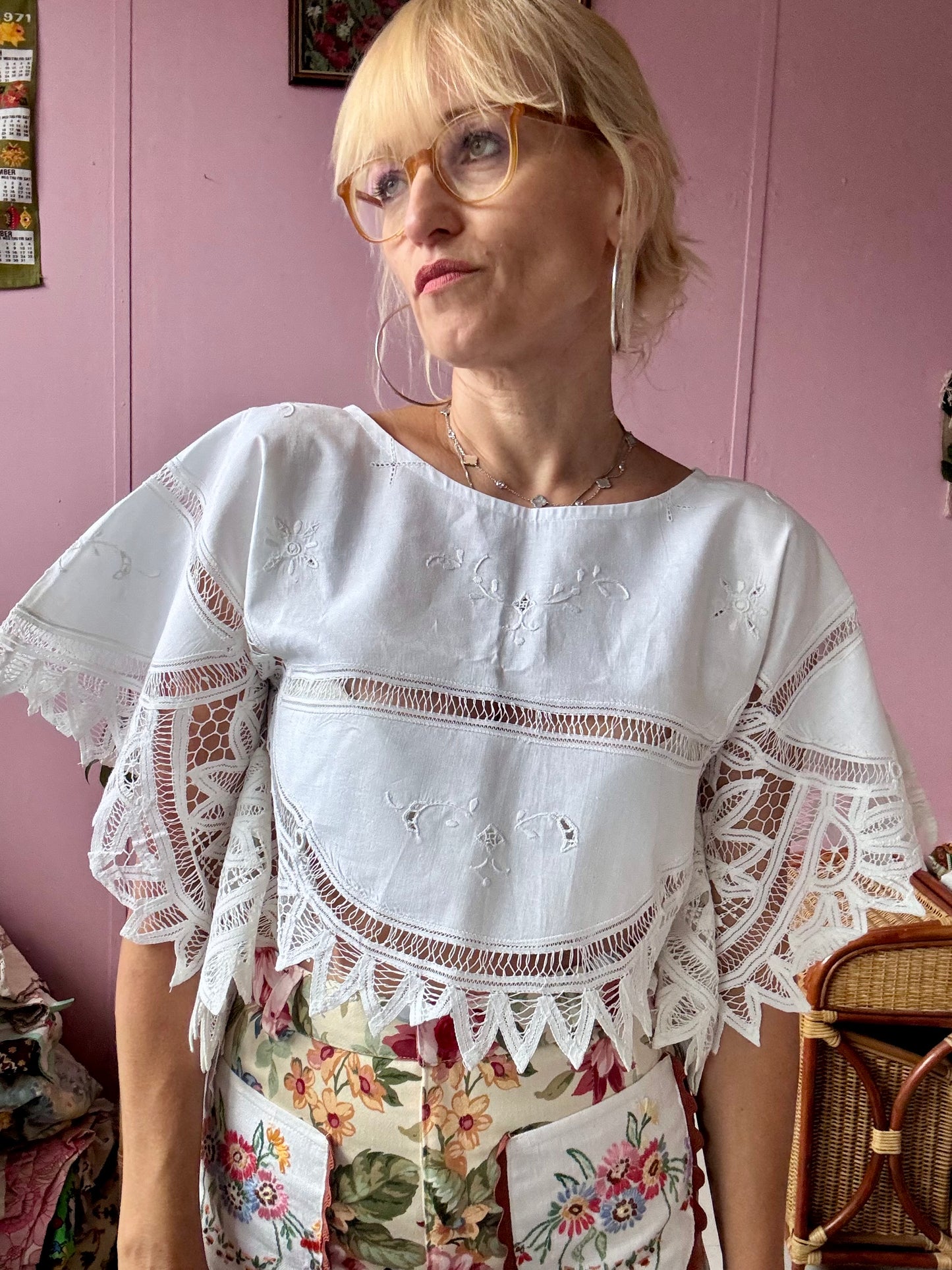 White cotton/lace basic top