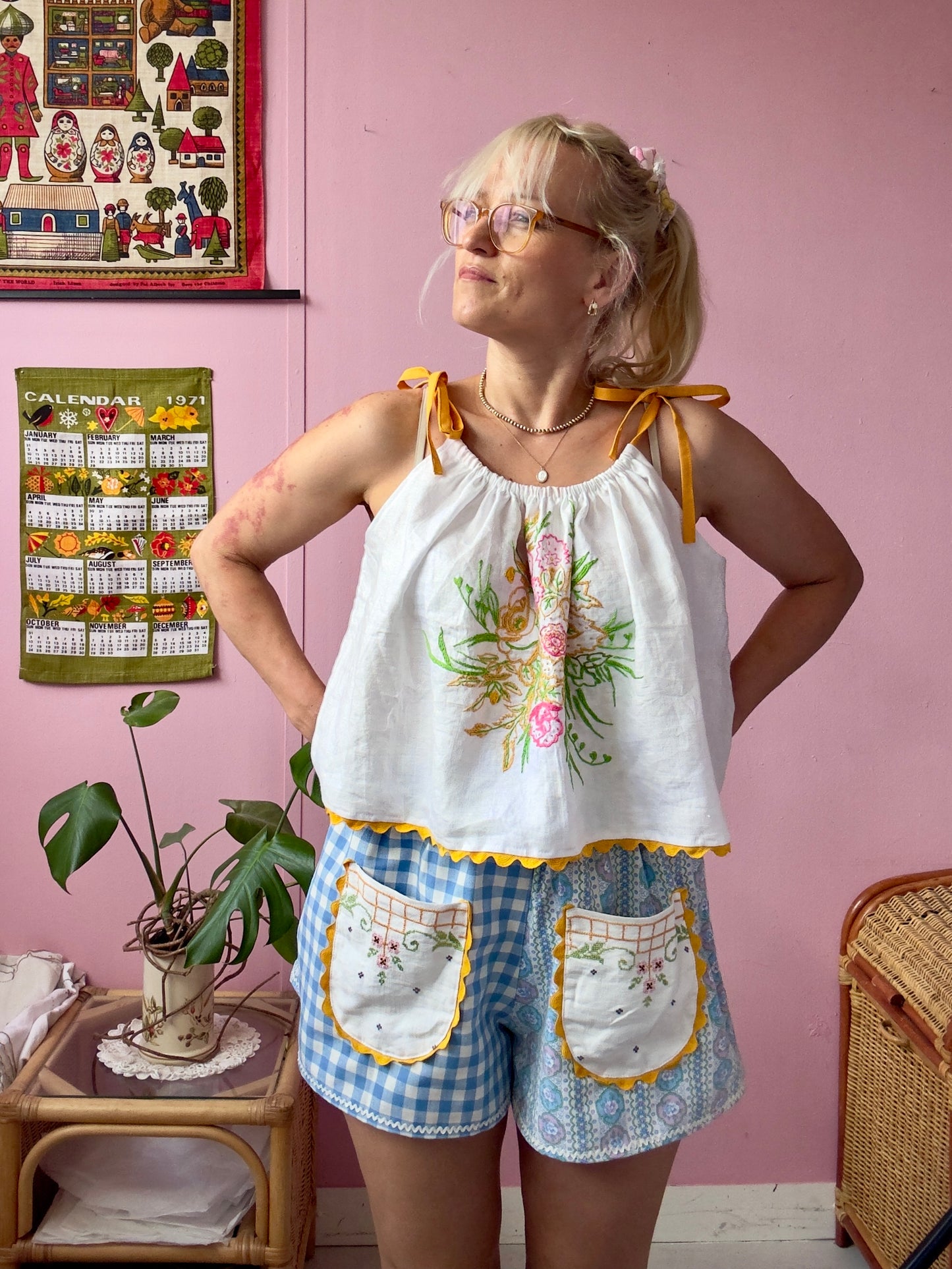 Linen strappy top with yellow straps