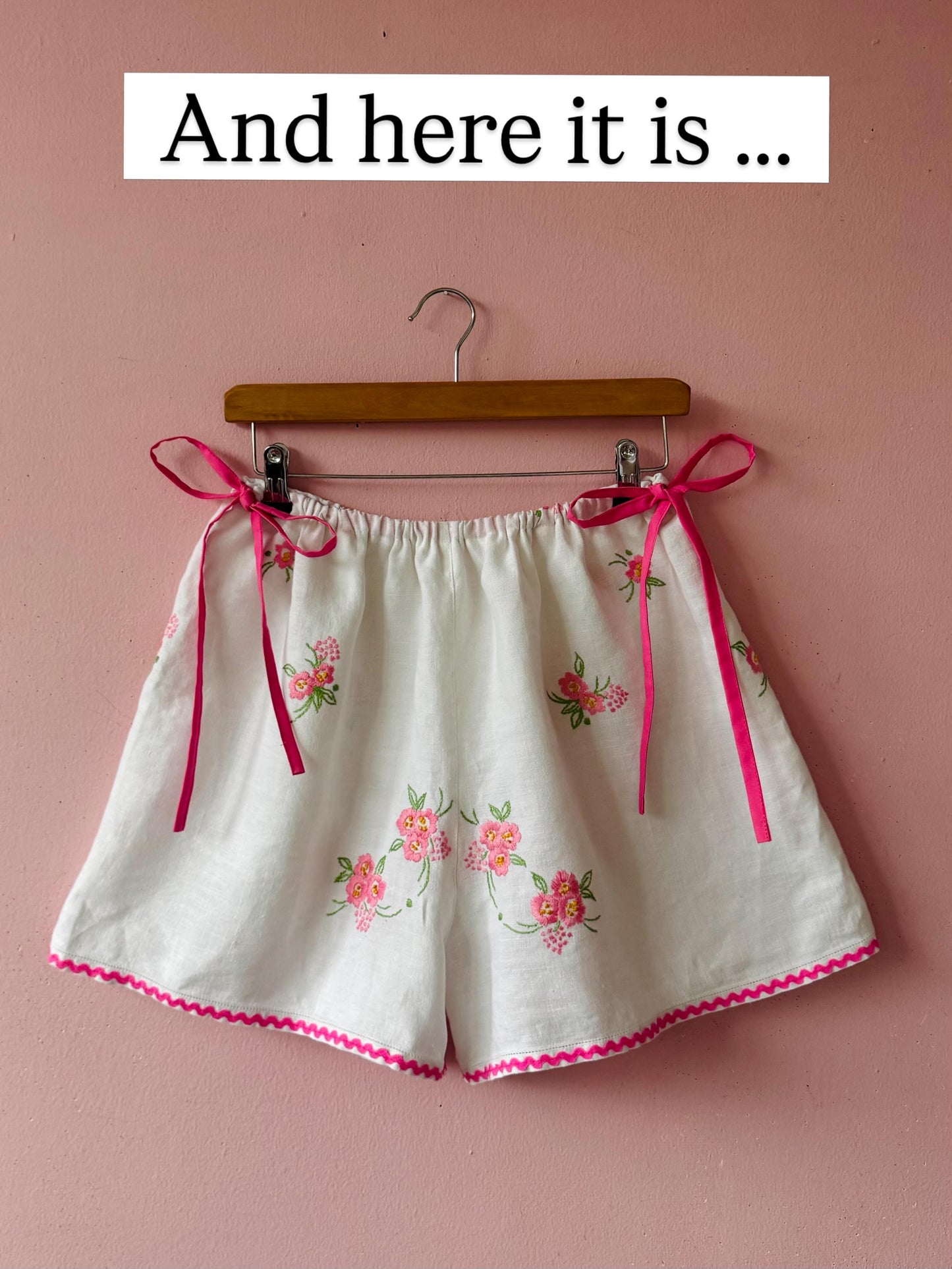 Floral shorts with pink bows