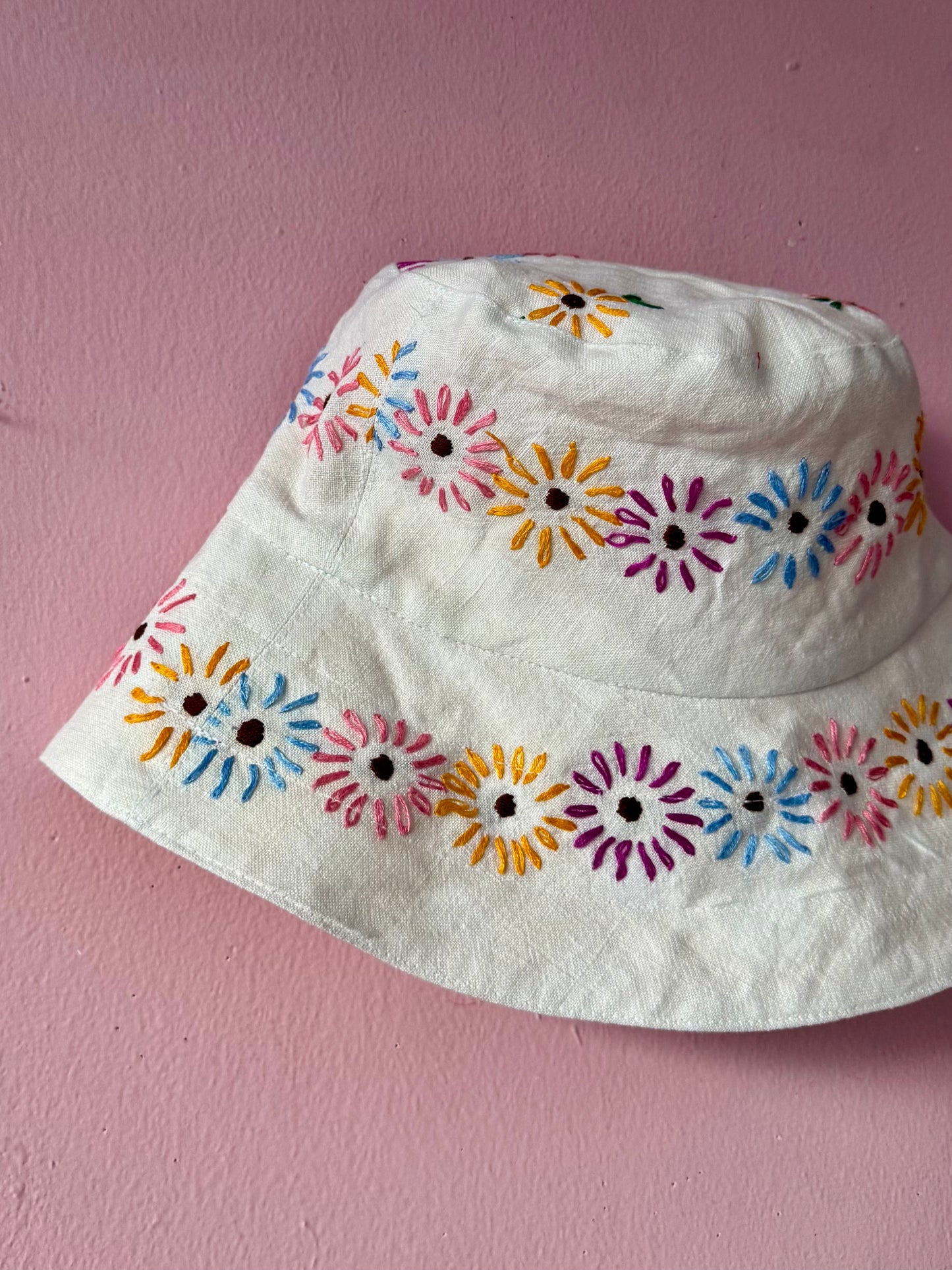 Floral embroidery bucket hat