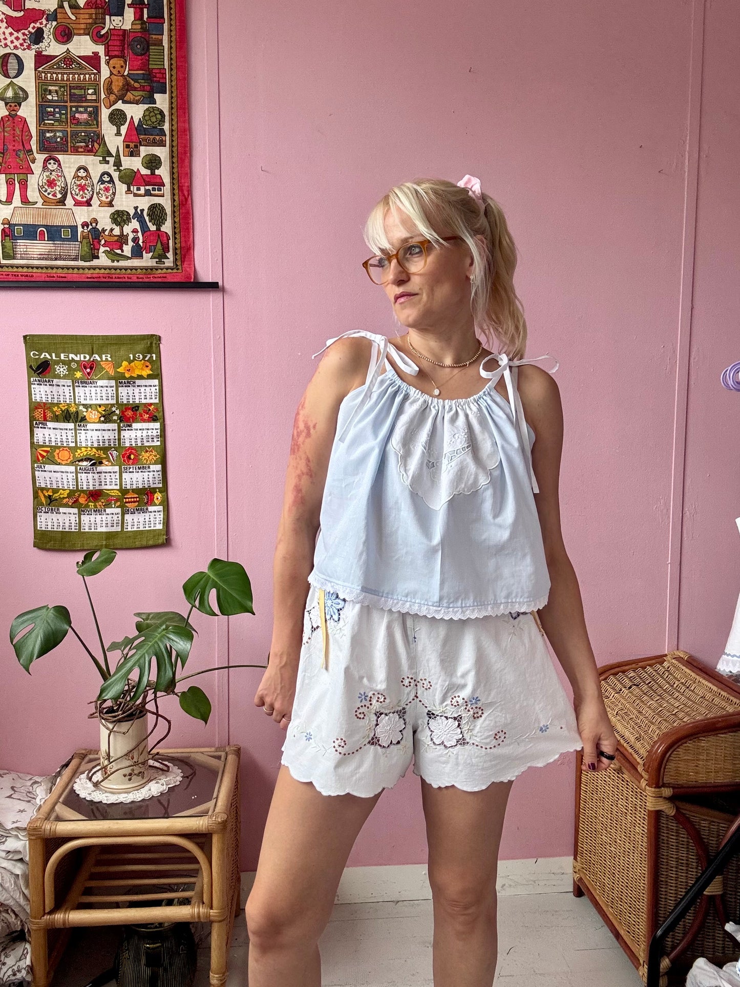 Madeira embroidery shorts with yellow side bows