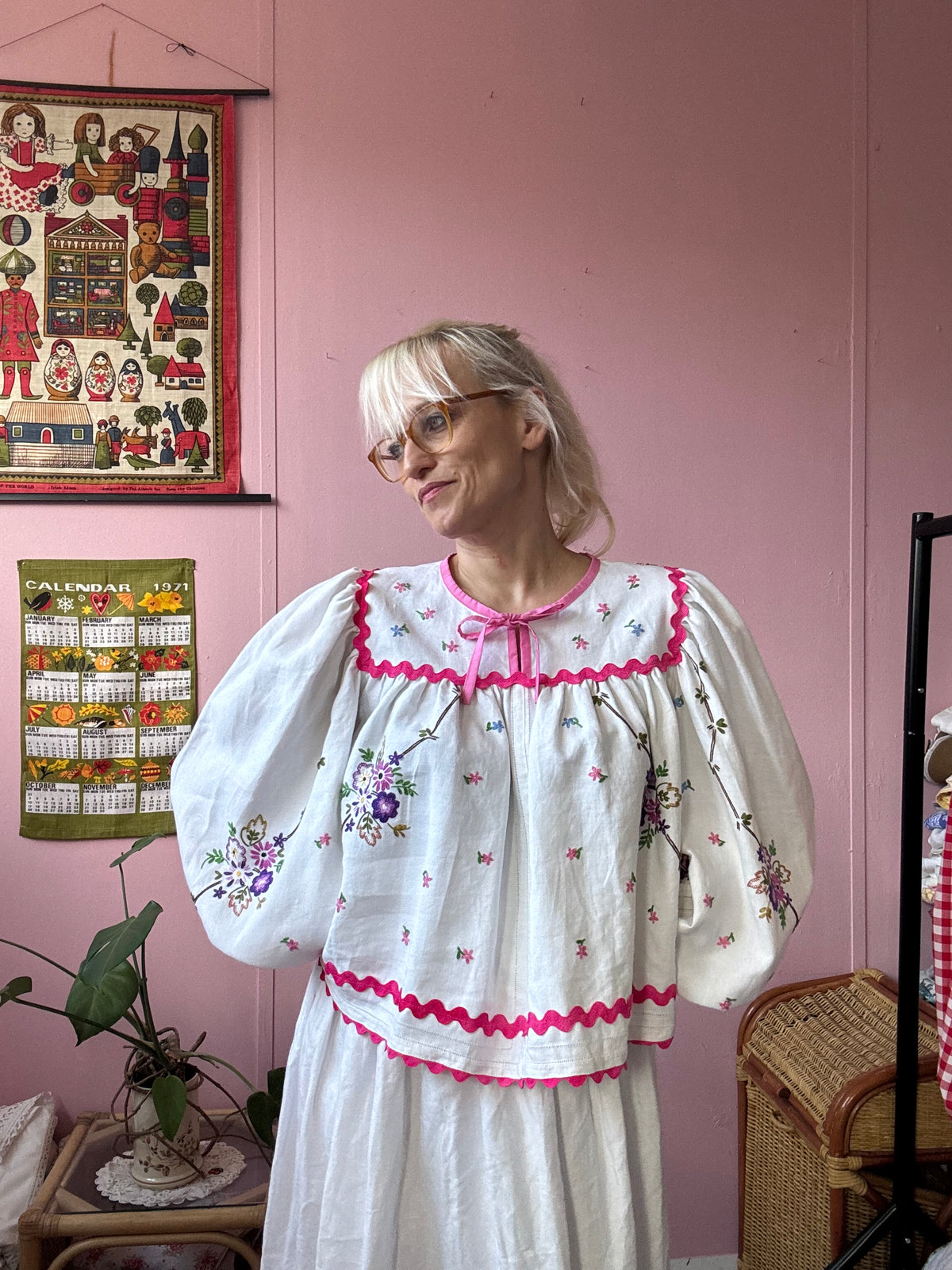 Linen floral blouse with pink ric rac