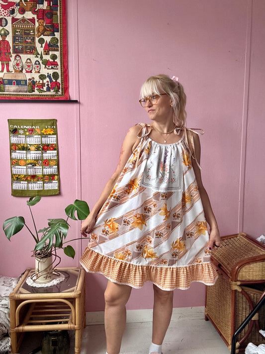 Brown/orange short dress with frill