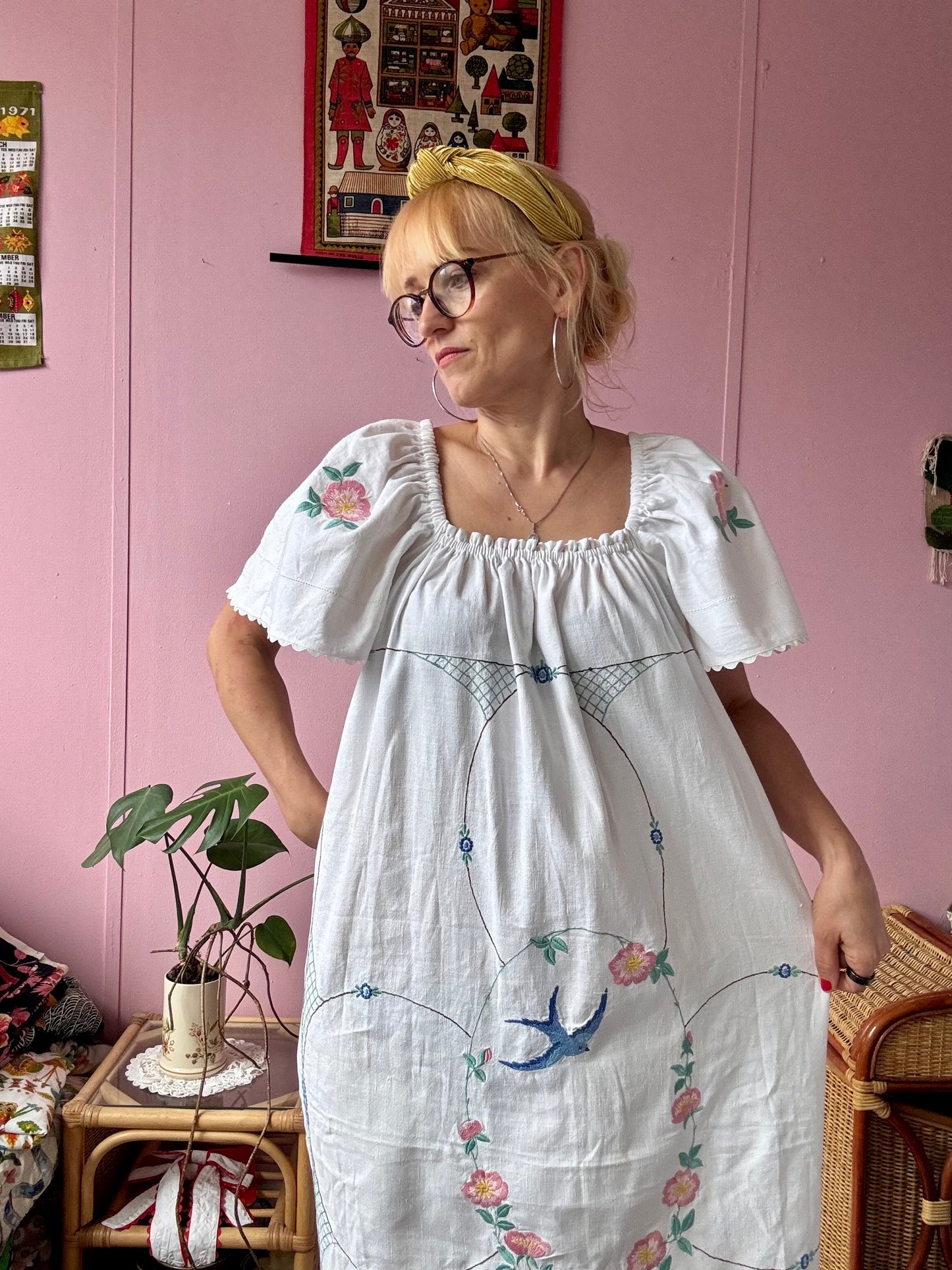White long dress with bird and flowers embroidery