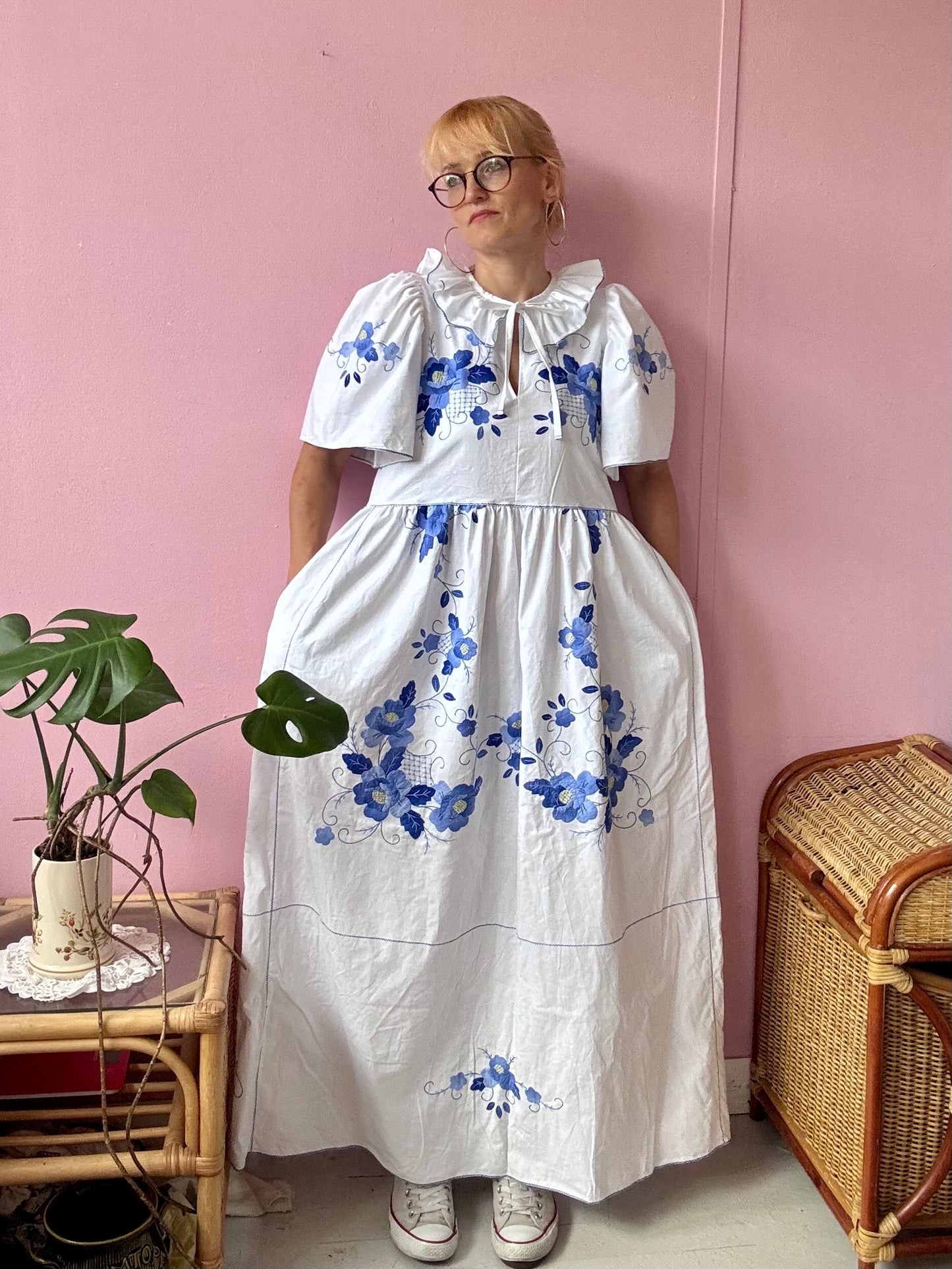 Maxi dress with blue floral appliqués