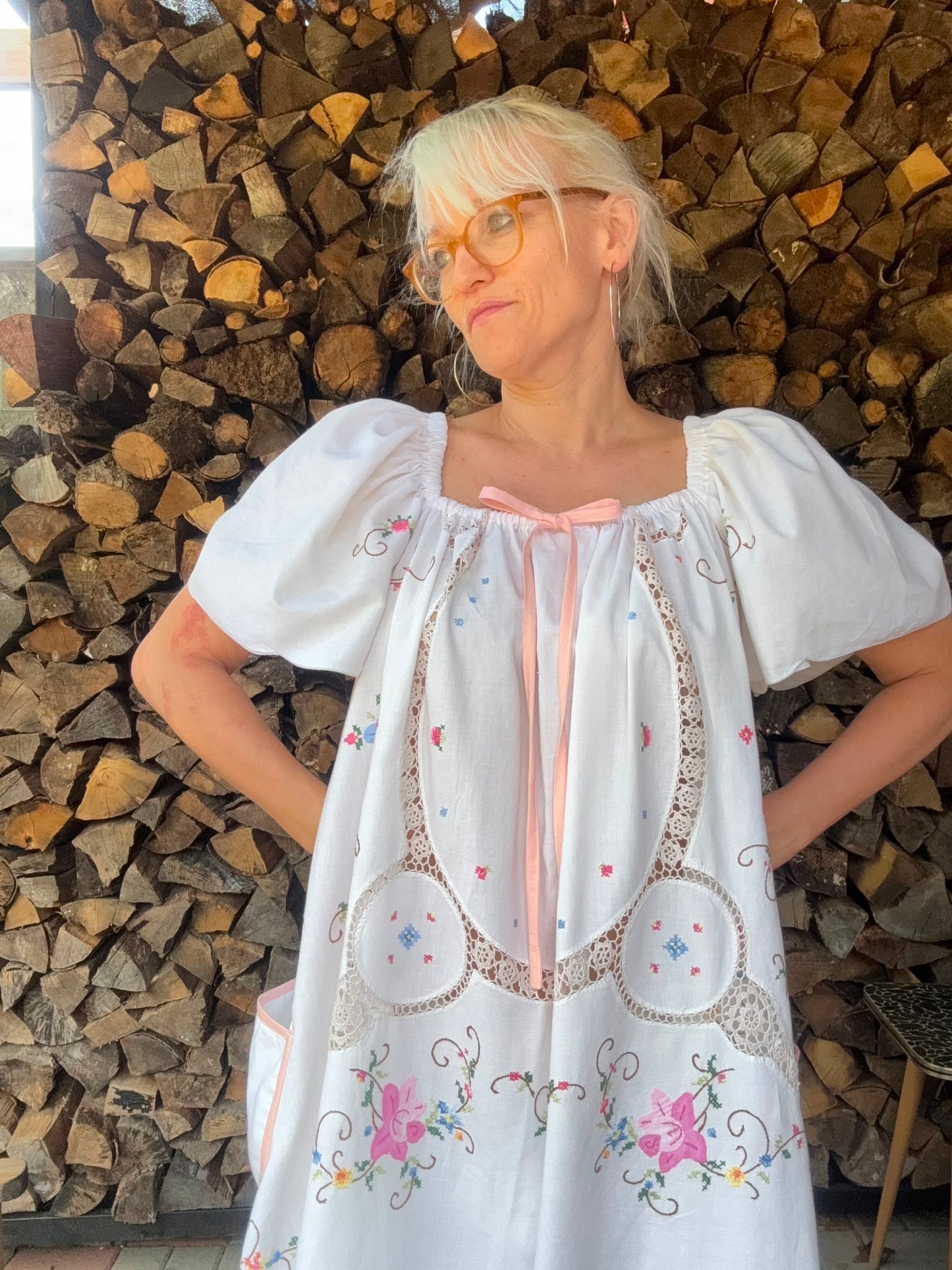 Midi dress with hand embroidery and lace