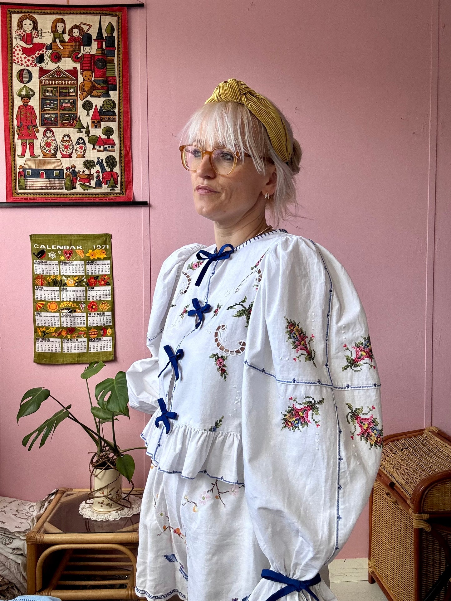 White embroidery blouse with blue bows
