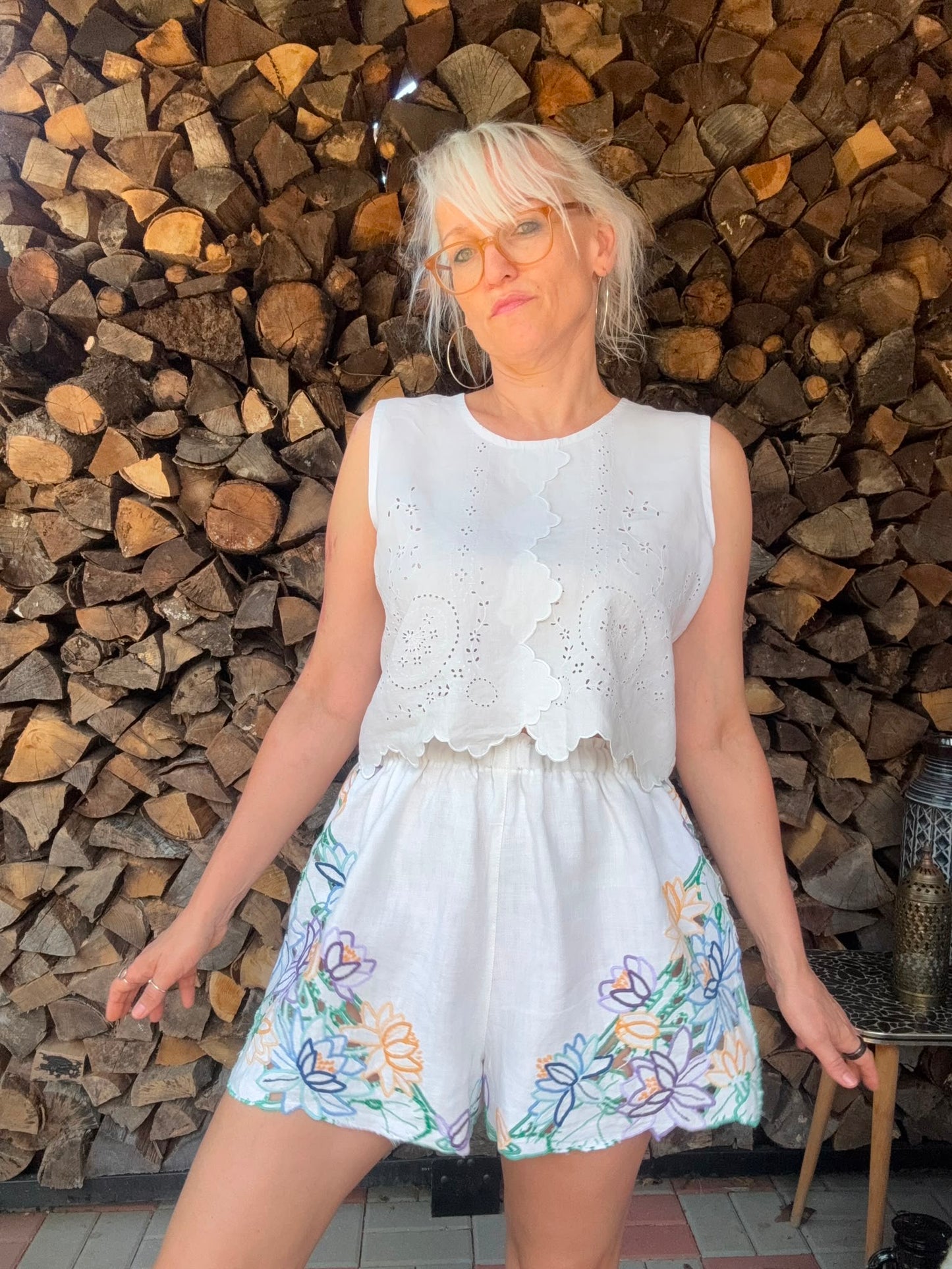 Linen shorts with floral details