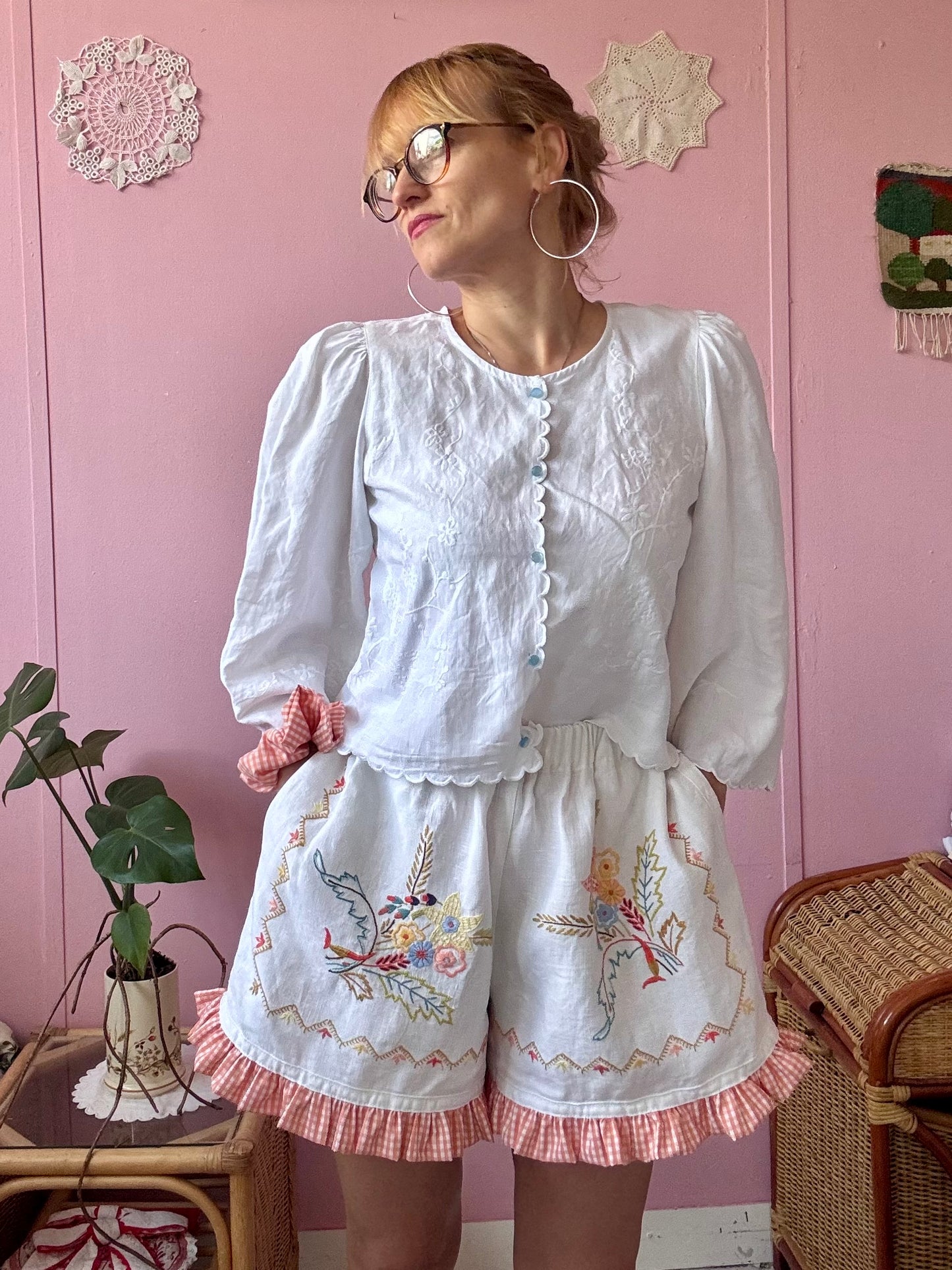 Linen floral shorts with orange gingham frill