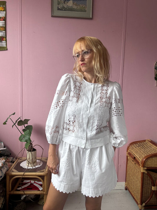 White embroidery blouse with 3/4 sleeves