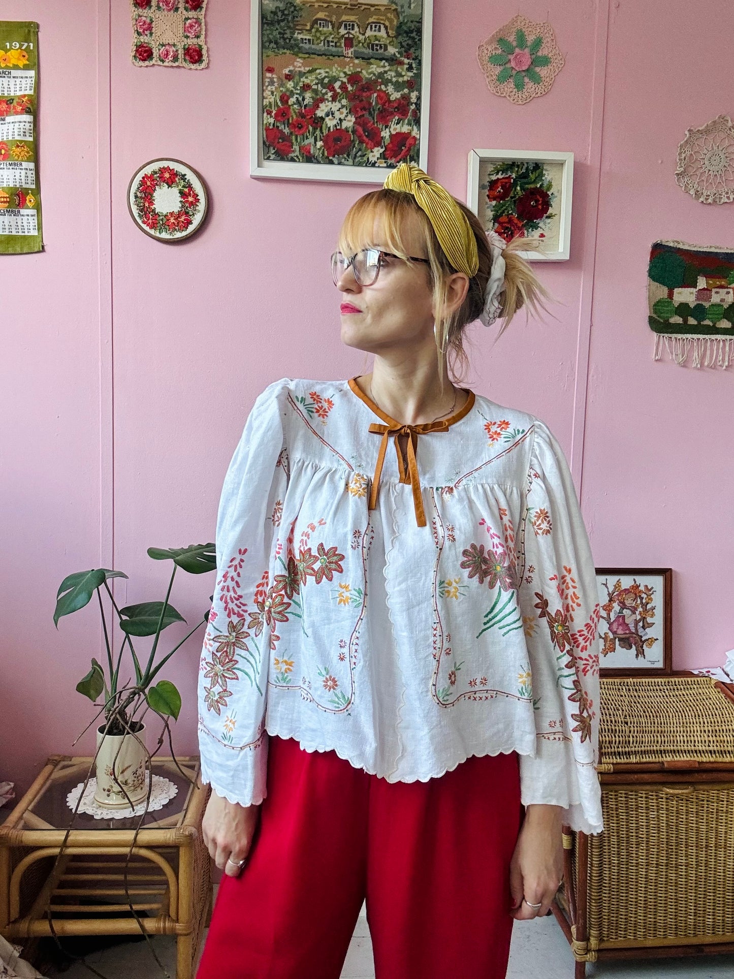 Linen blouse with floral embroidery and wide sleeves
