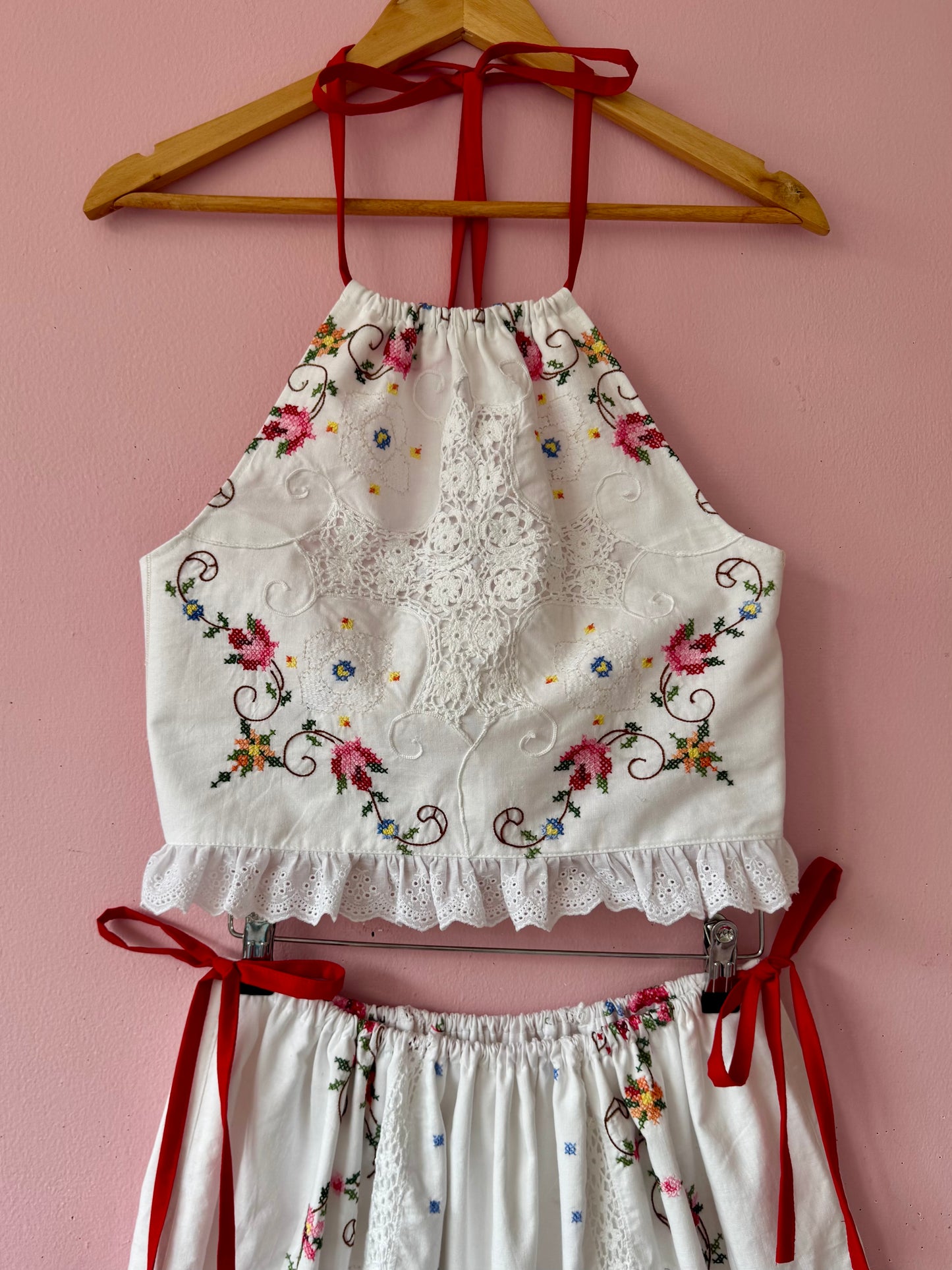 Embroidery skirt set with red bows