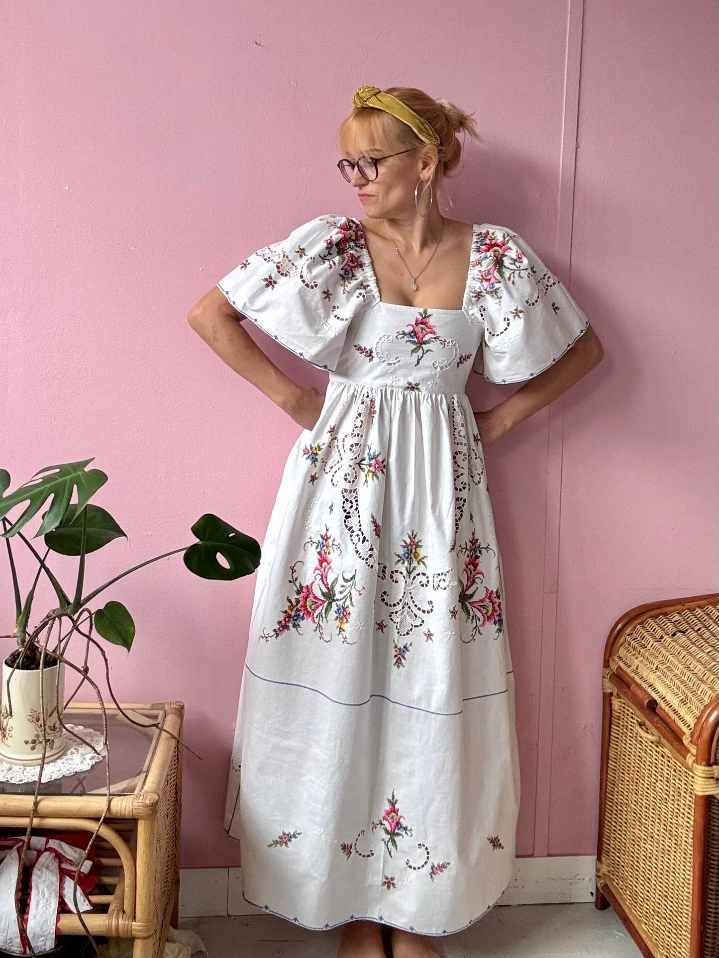Maxi dress with embroidery and lace