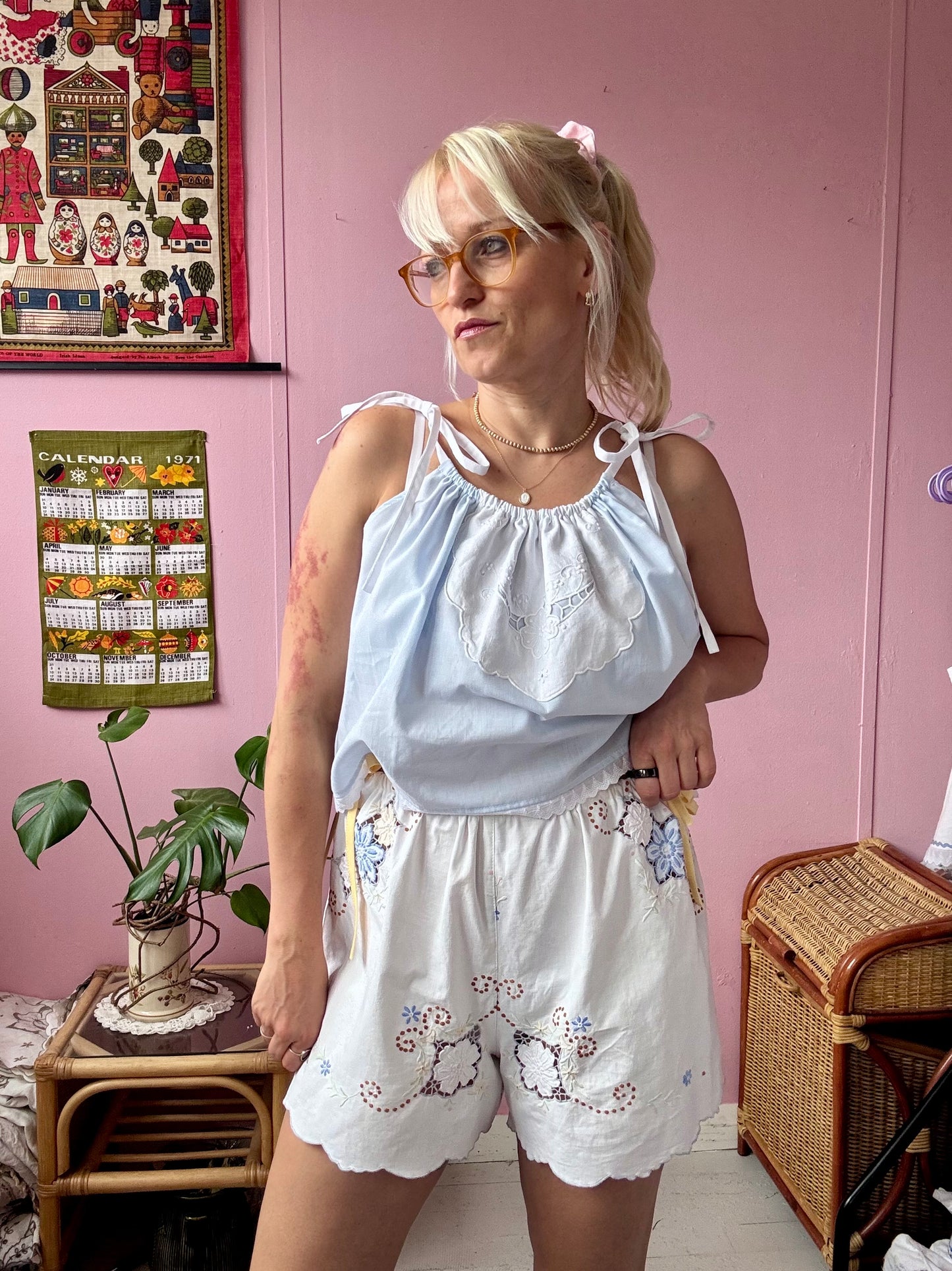 Madeira embroidery shorts with yellow side bows
