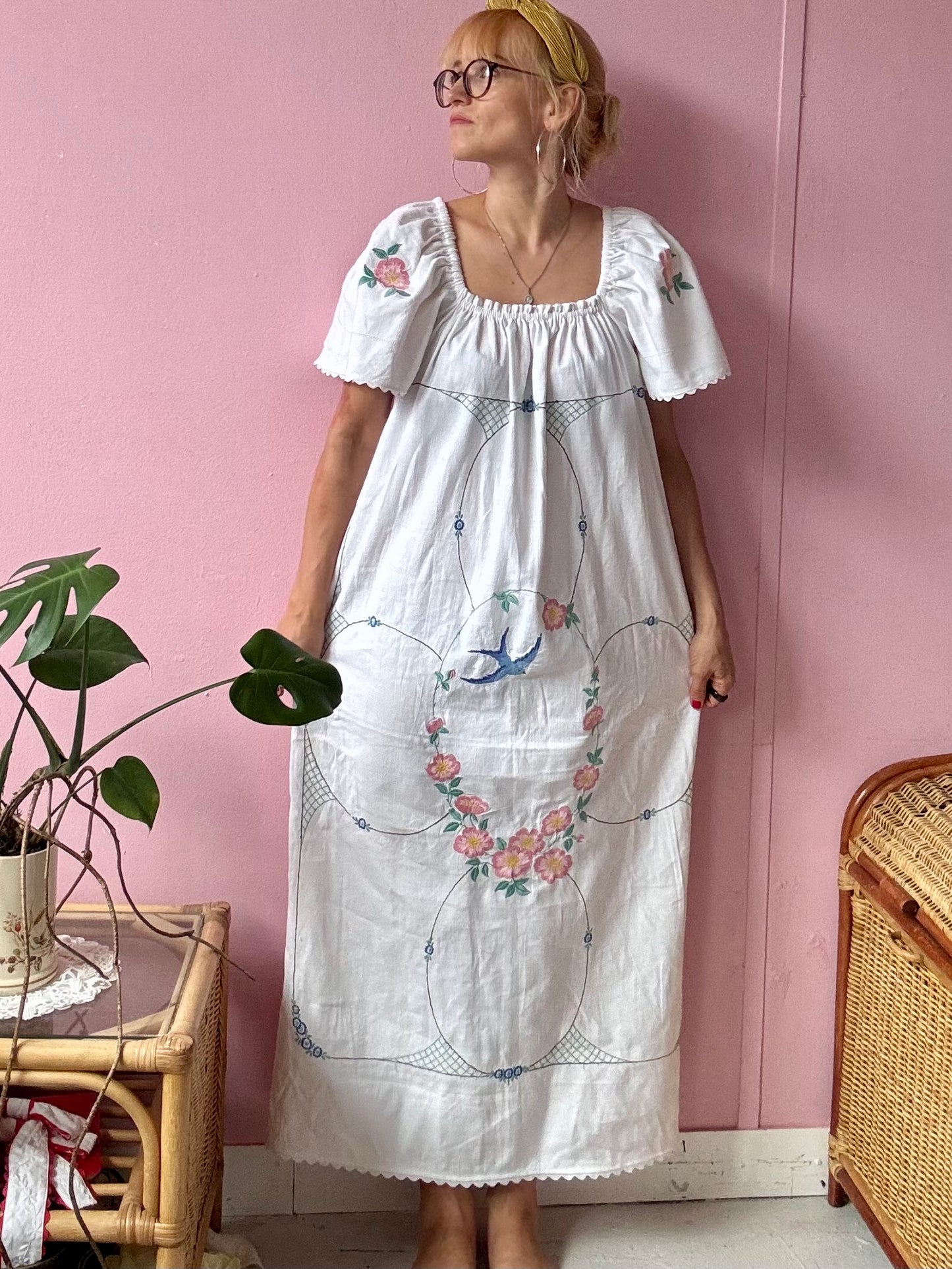 White long dress with bird and flowers embroidery