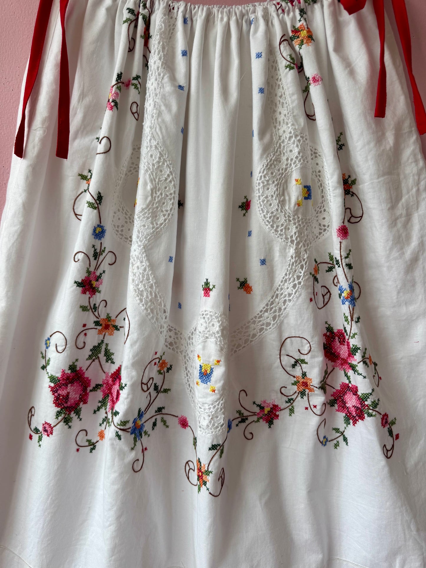 Embroidery skirt set with red bows
