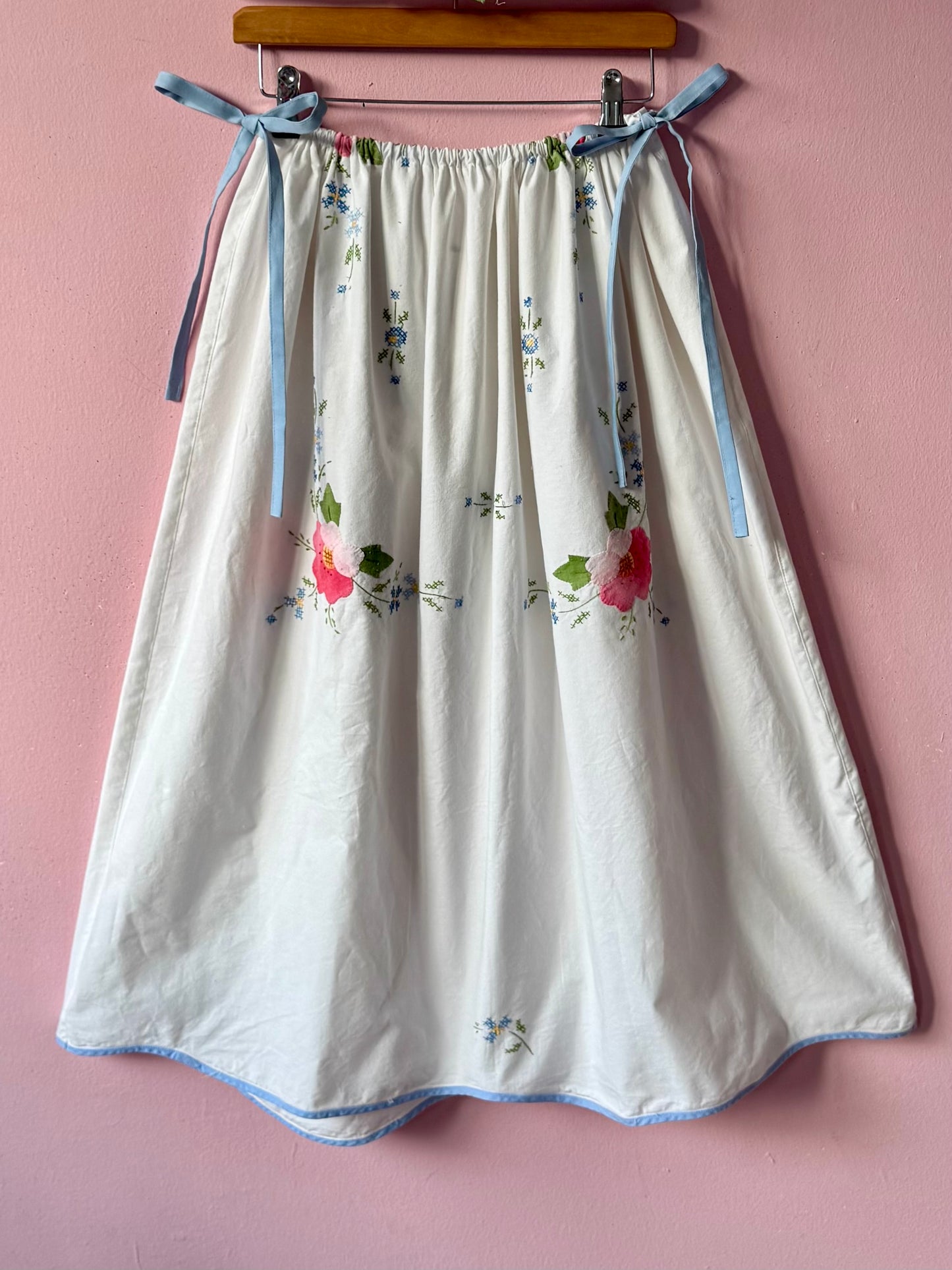 Skirt set with blue bows and borders