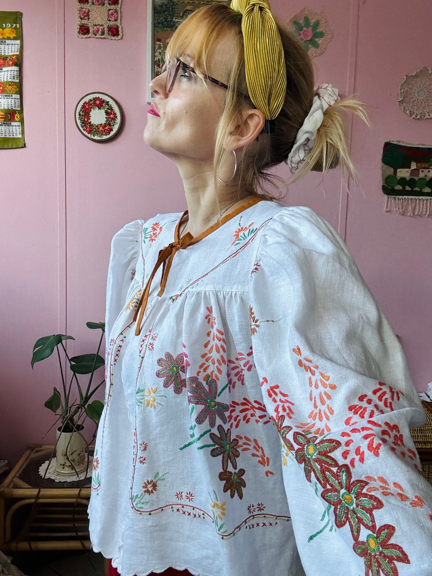 Linen blouse with floral embroidery and wide sleeves
