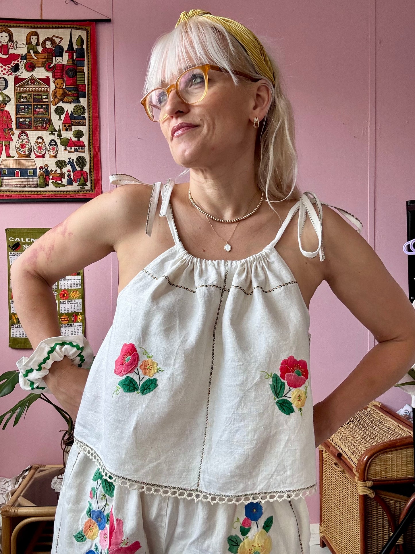 Linen floral appliqués shorts set