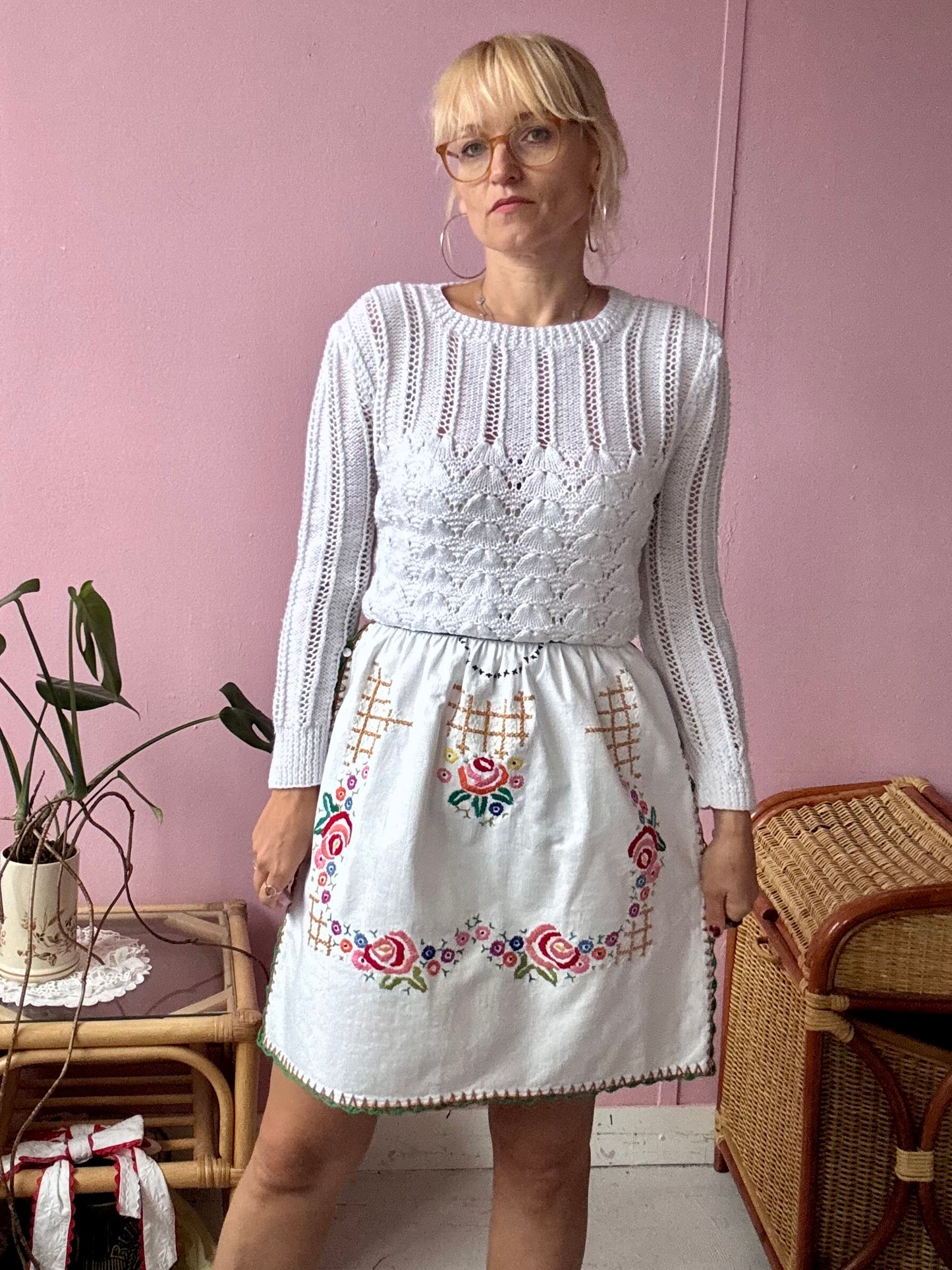 Embroidery skirt with green waistband