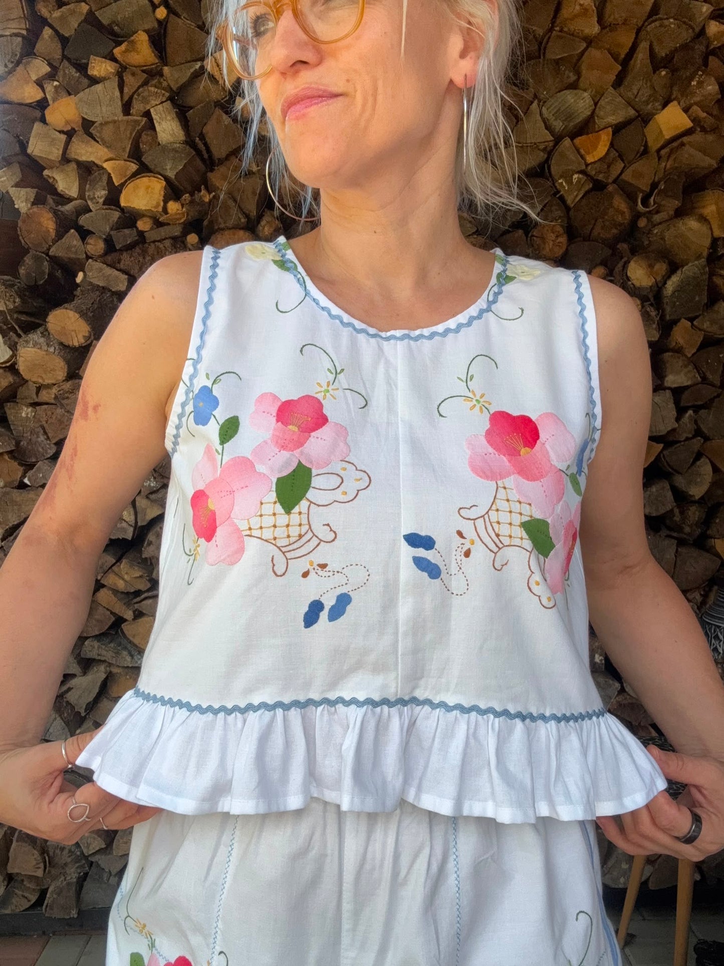 Floral appliqués shorts set with frill