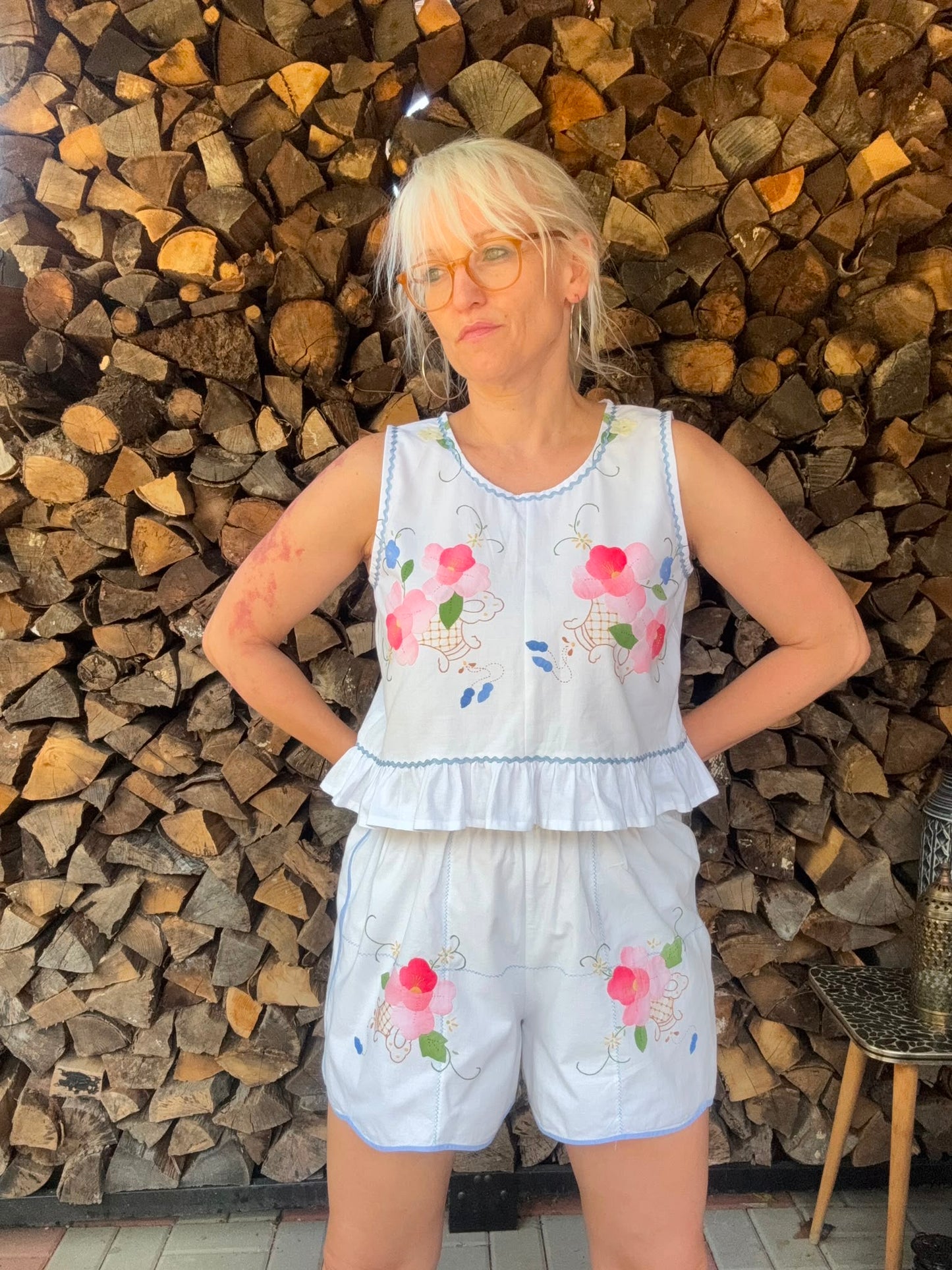 Floral appliqués shorts set with frill