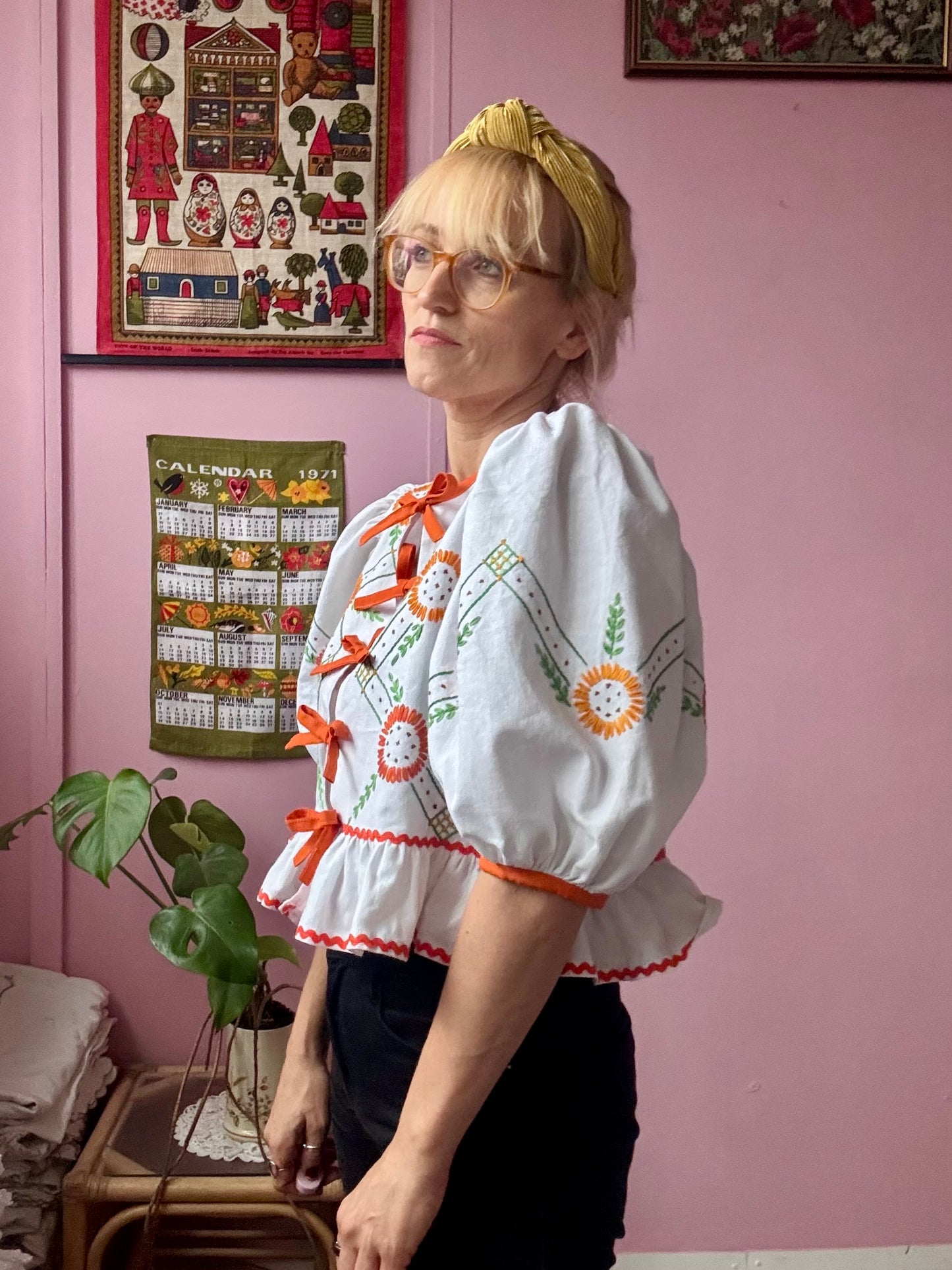 Floral blouse with hemline frill