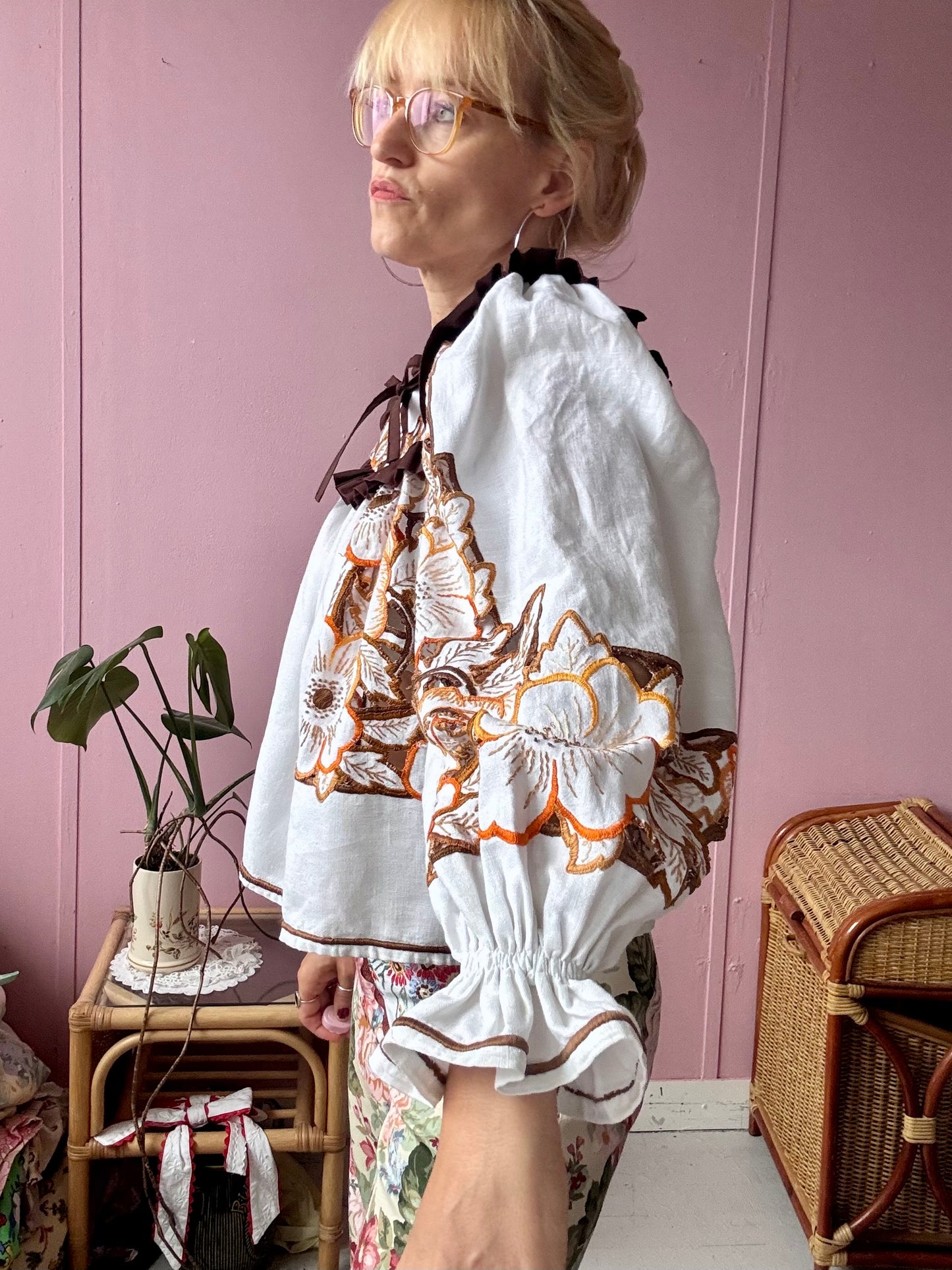 Floral blouse with brown frill