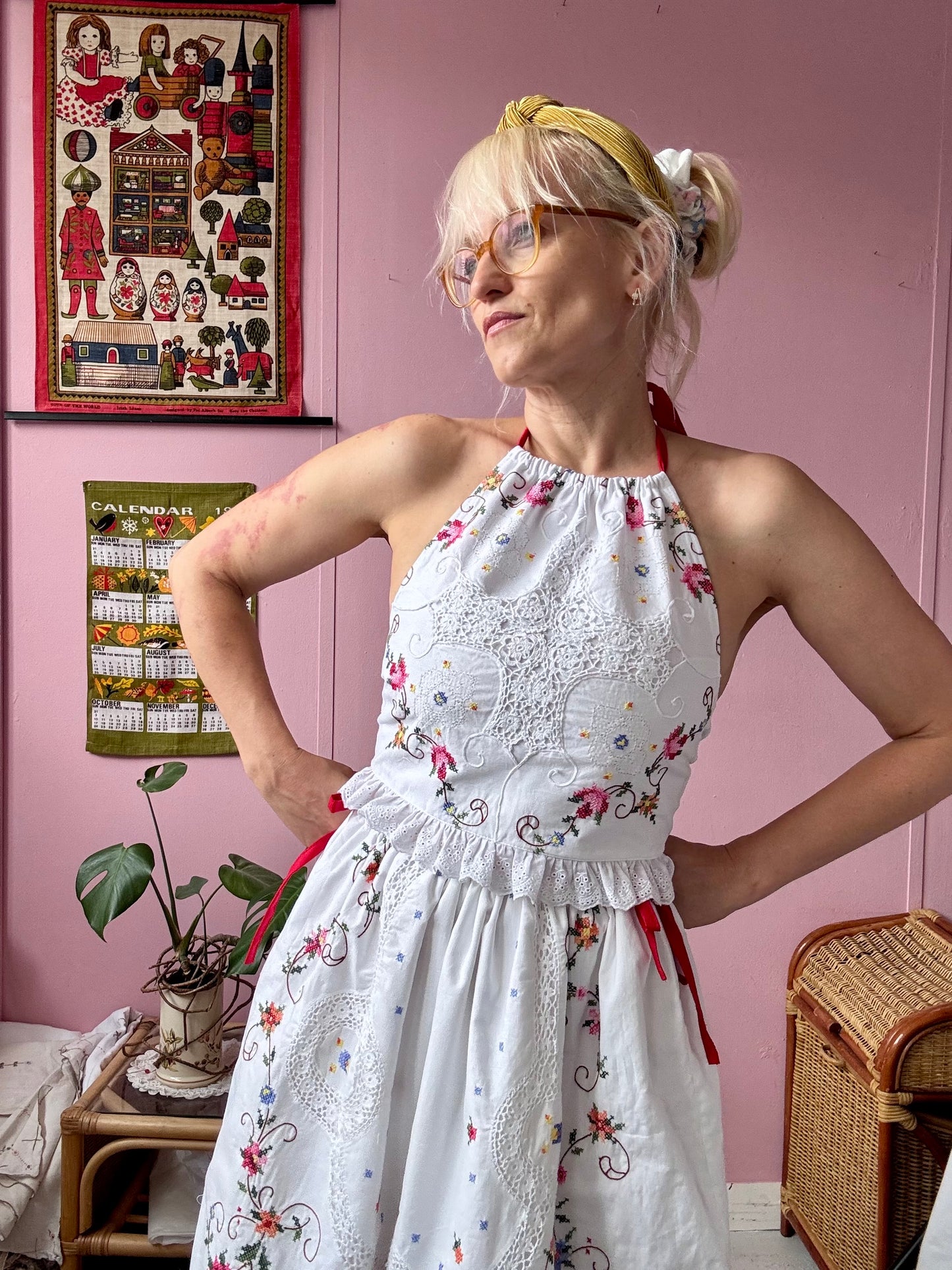 Embroidery skirt set with red bows