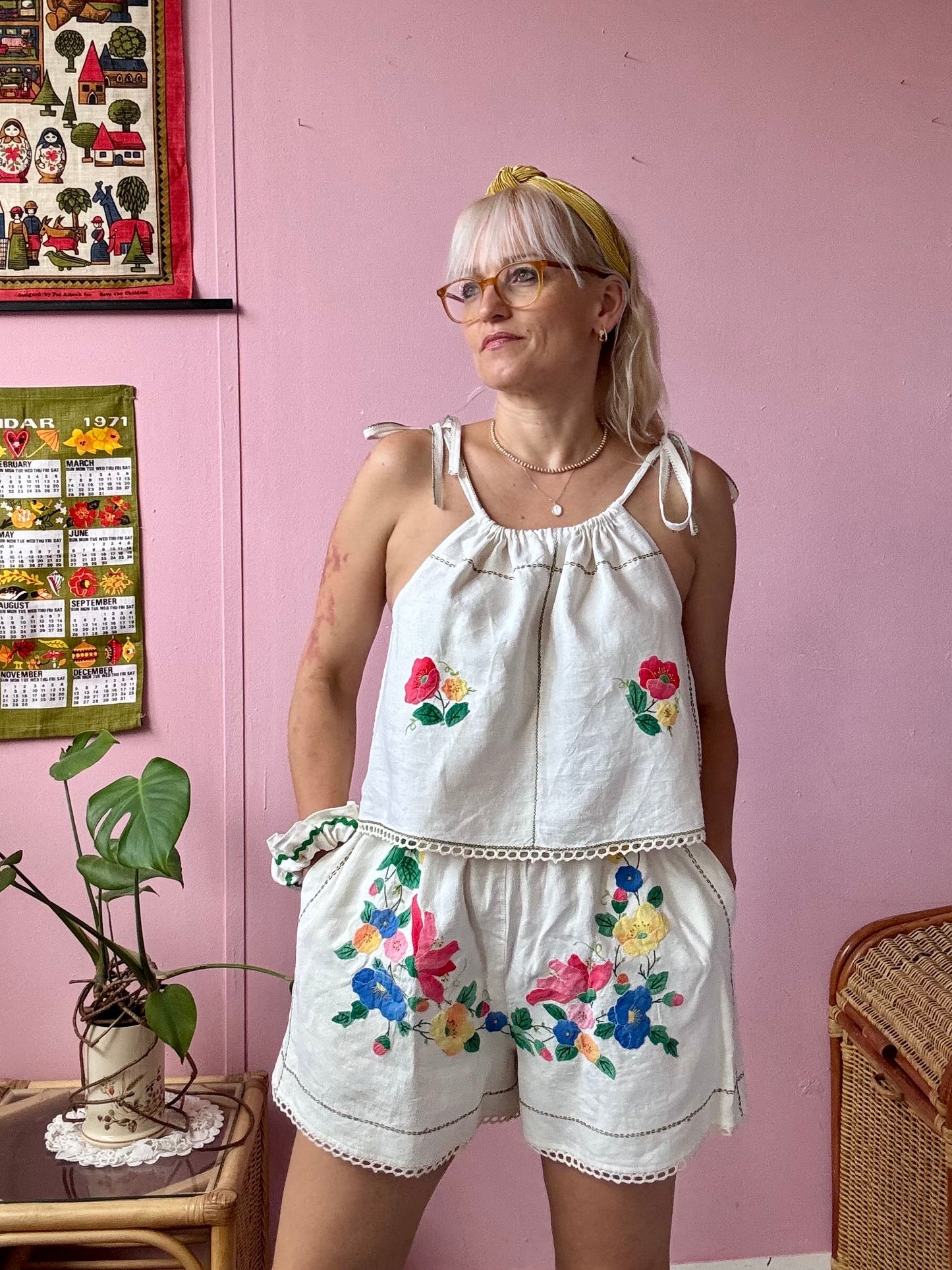 Linen floral appliqués shorts set