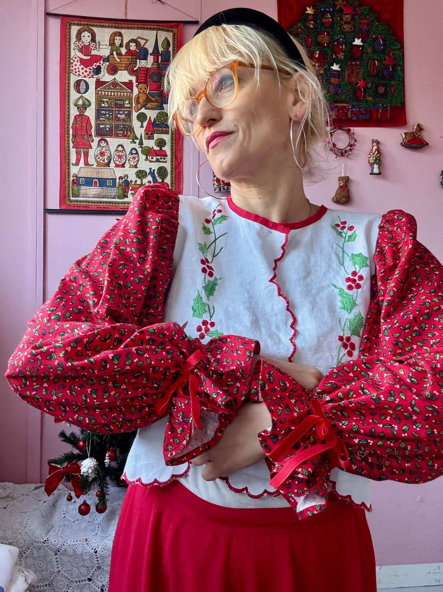 Birds and red sleeves blouse