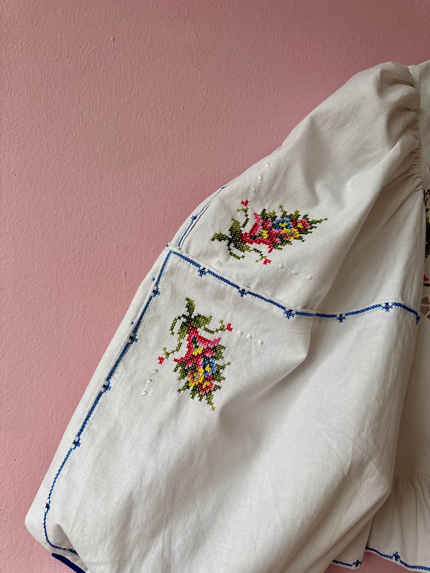 White embroidery blouse with blue bows