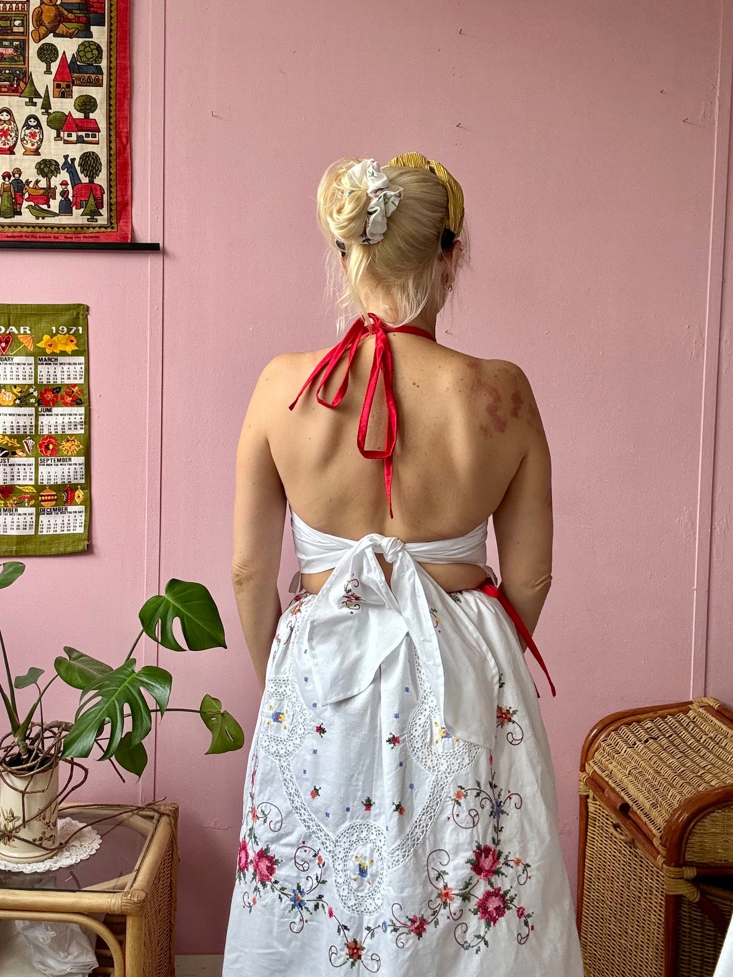 Embroidery skirt set with red bows