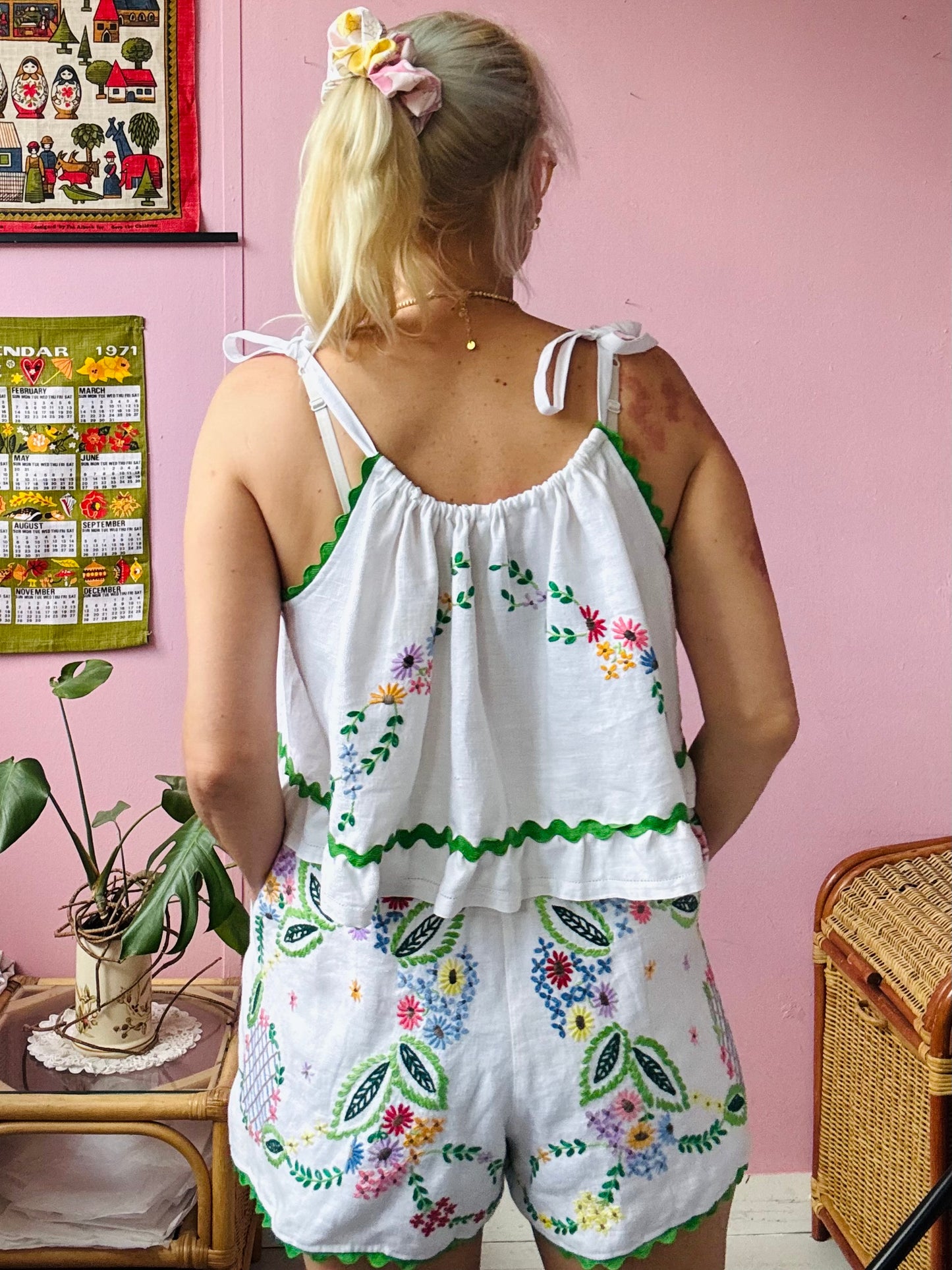Embroidery shorts set