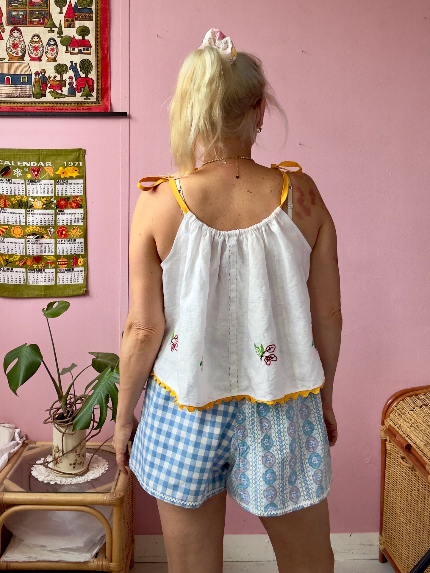 Linen strappy top with yellow straps