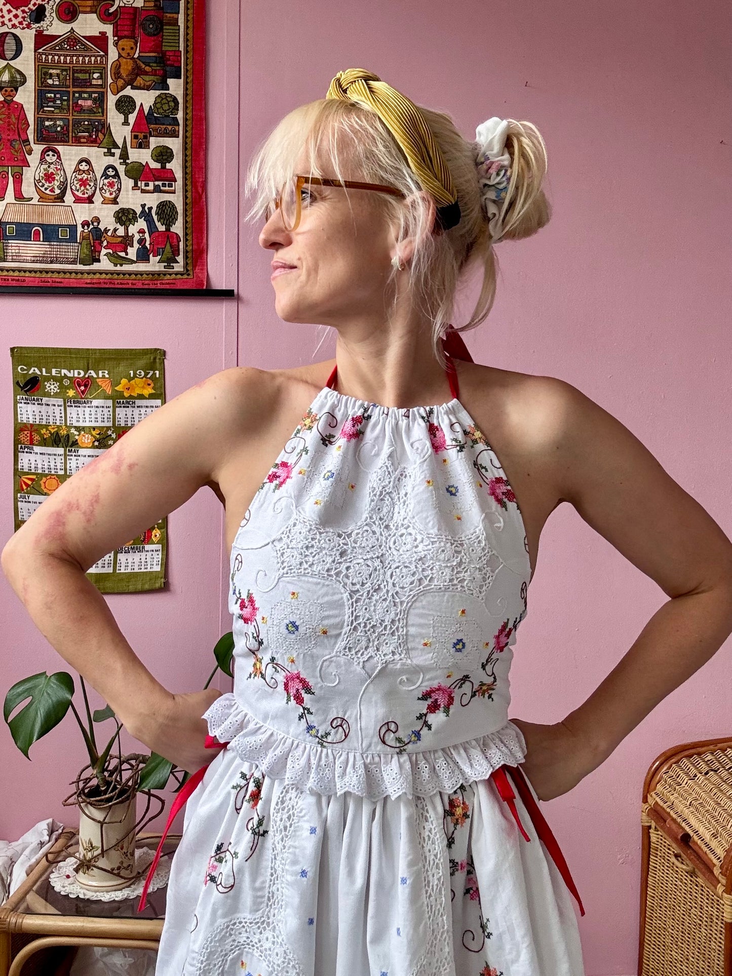 Embroidery skirt set with red bows