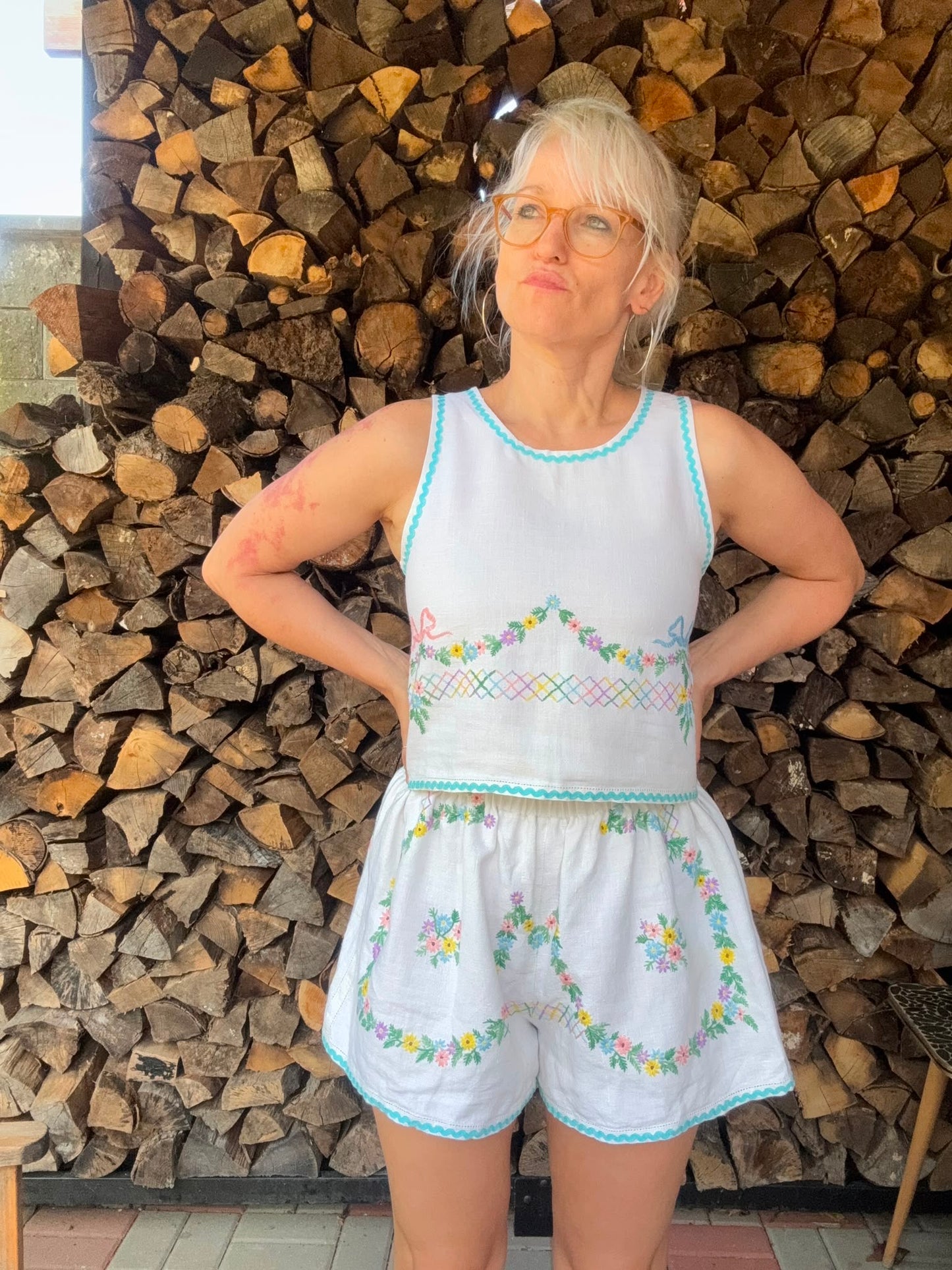 Linen shorts set with bows hand embroidery