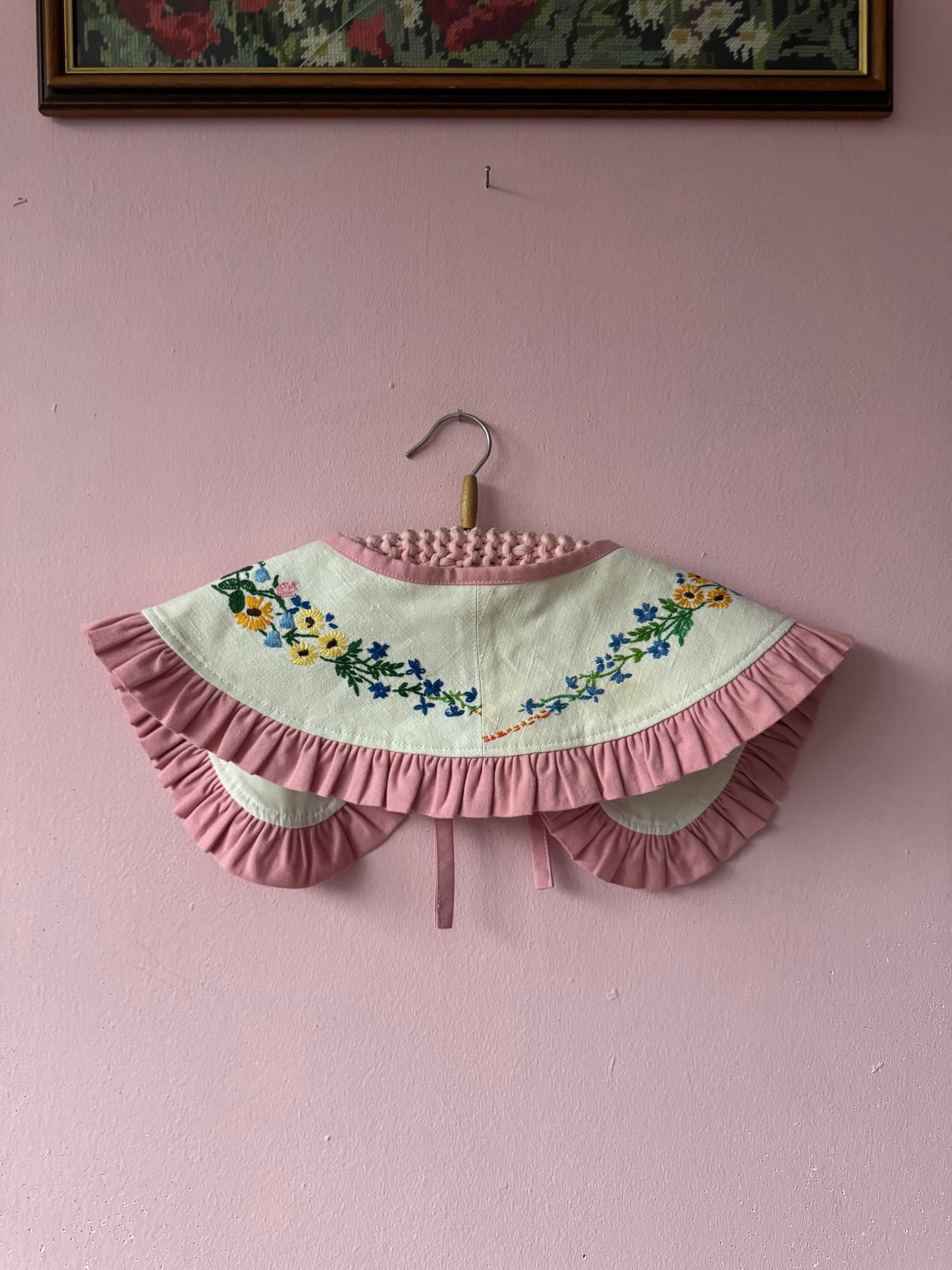 Hand embroidery floral collar with frill