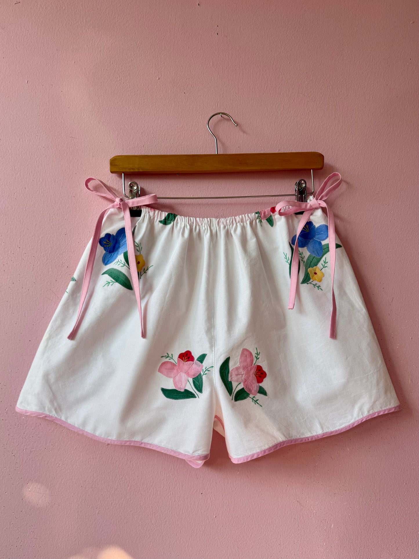 Floral shorts with pink bows