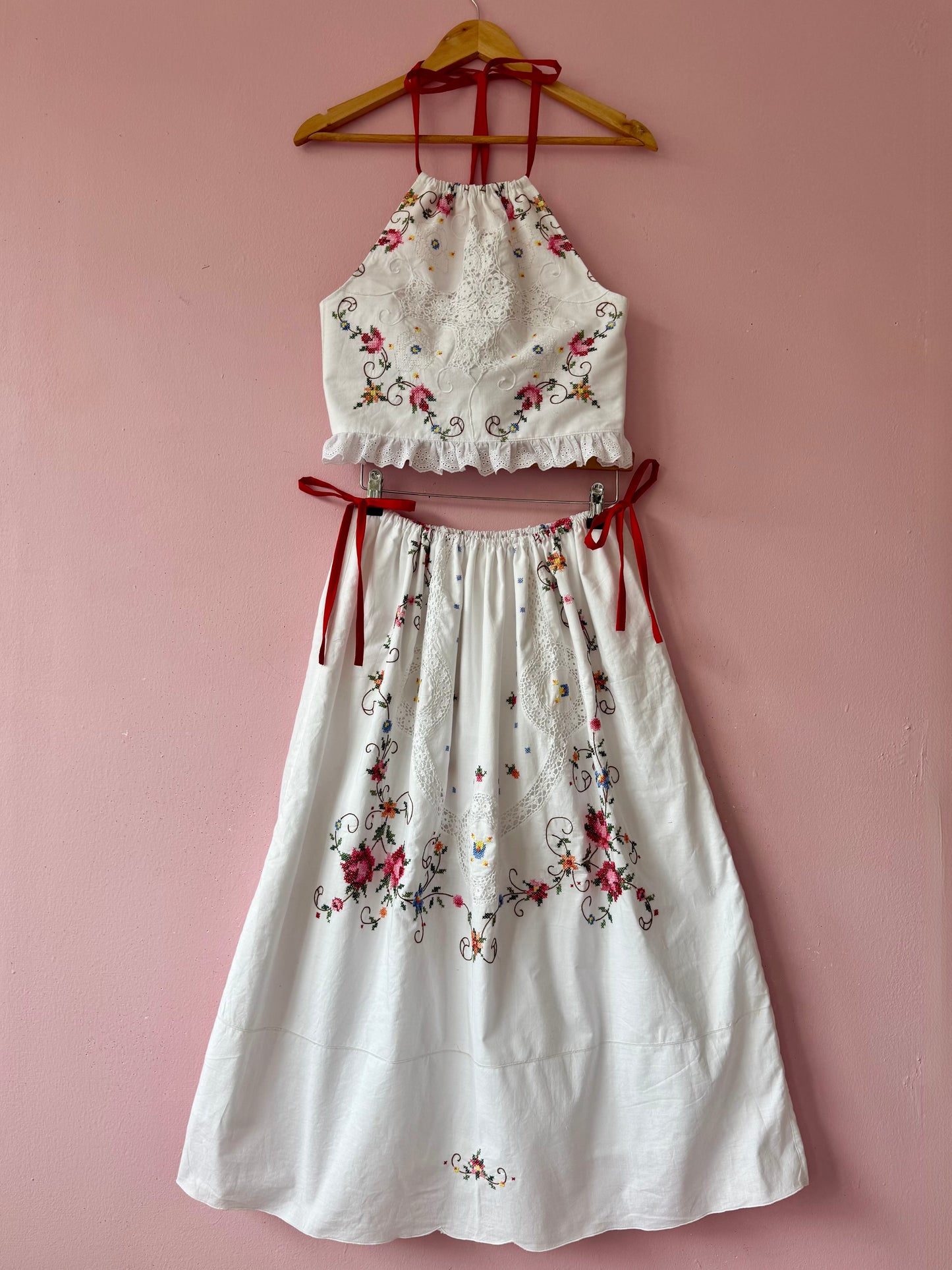 Embroidery skirt set with red bows
