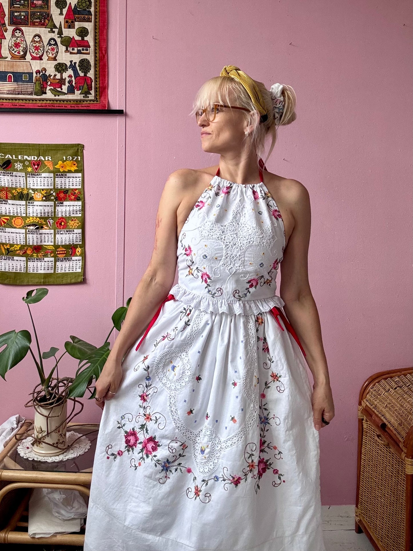 Embroidery skirt set with red bows